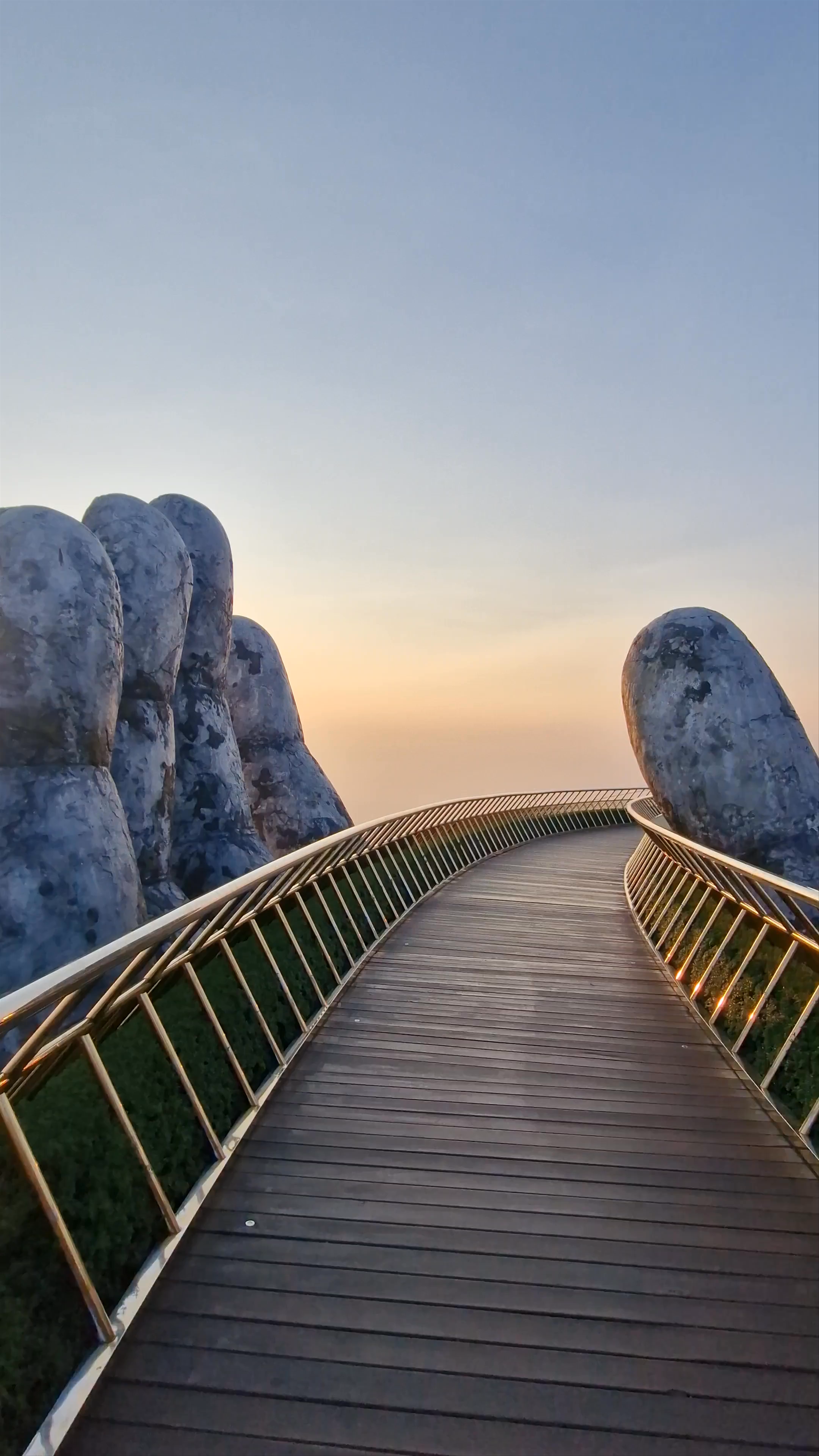 Bà Nà Hills Golden Hour Stroll | Sunset Views at the Hands Bridge, Da Nang, Vietnam