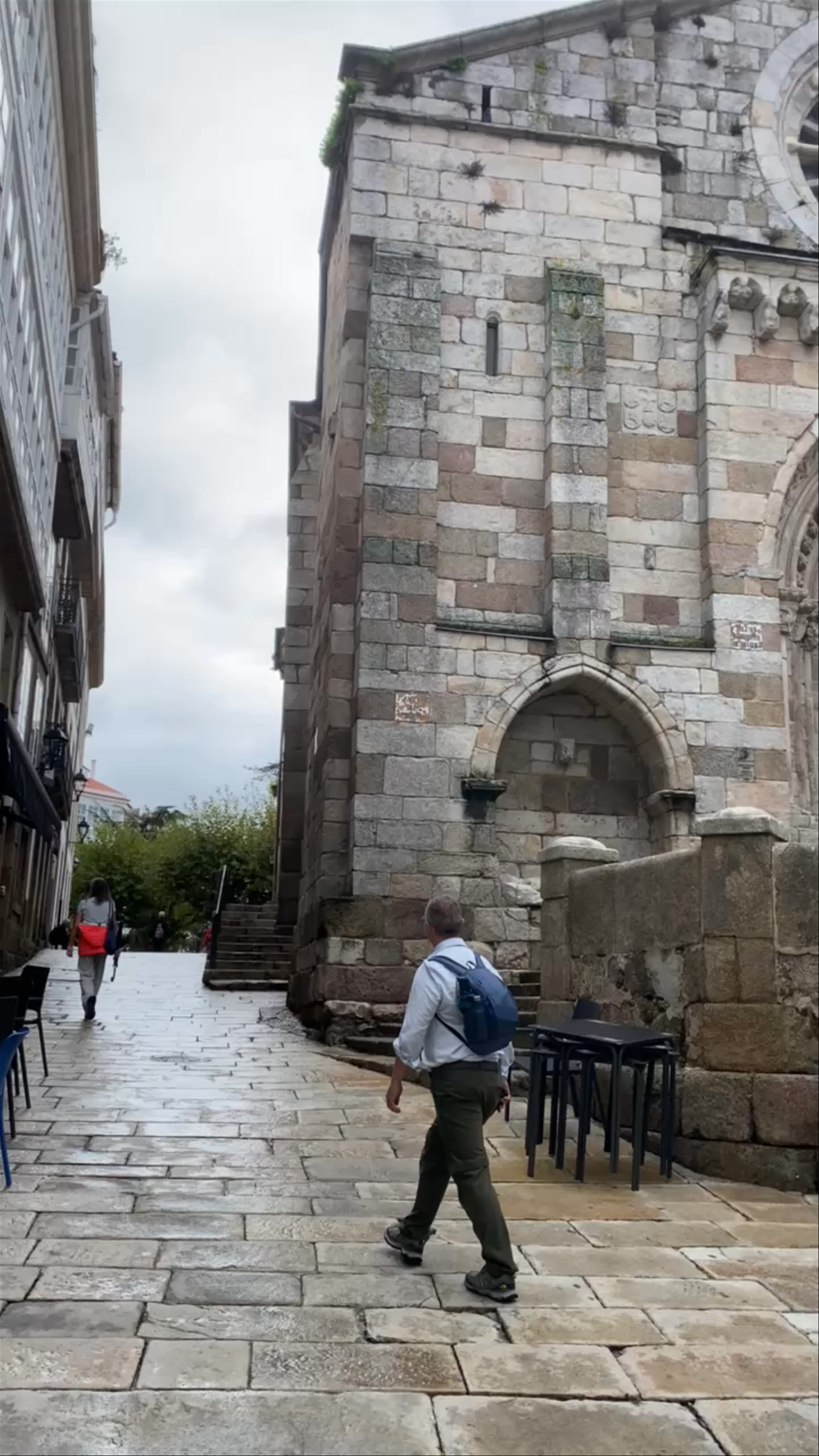 Historic Streets and Gothic Charm at Iglesia de Santiago, A Coruña