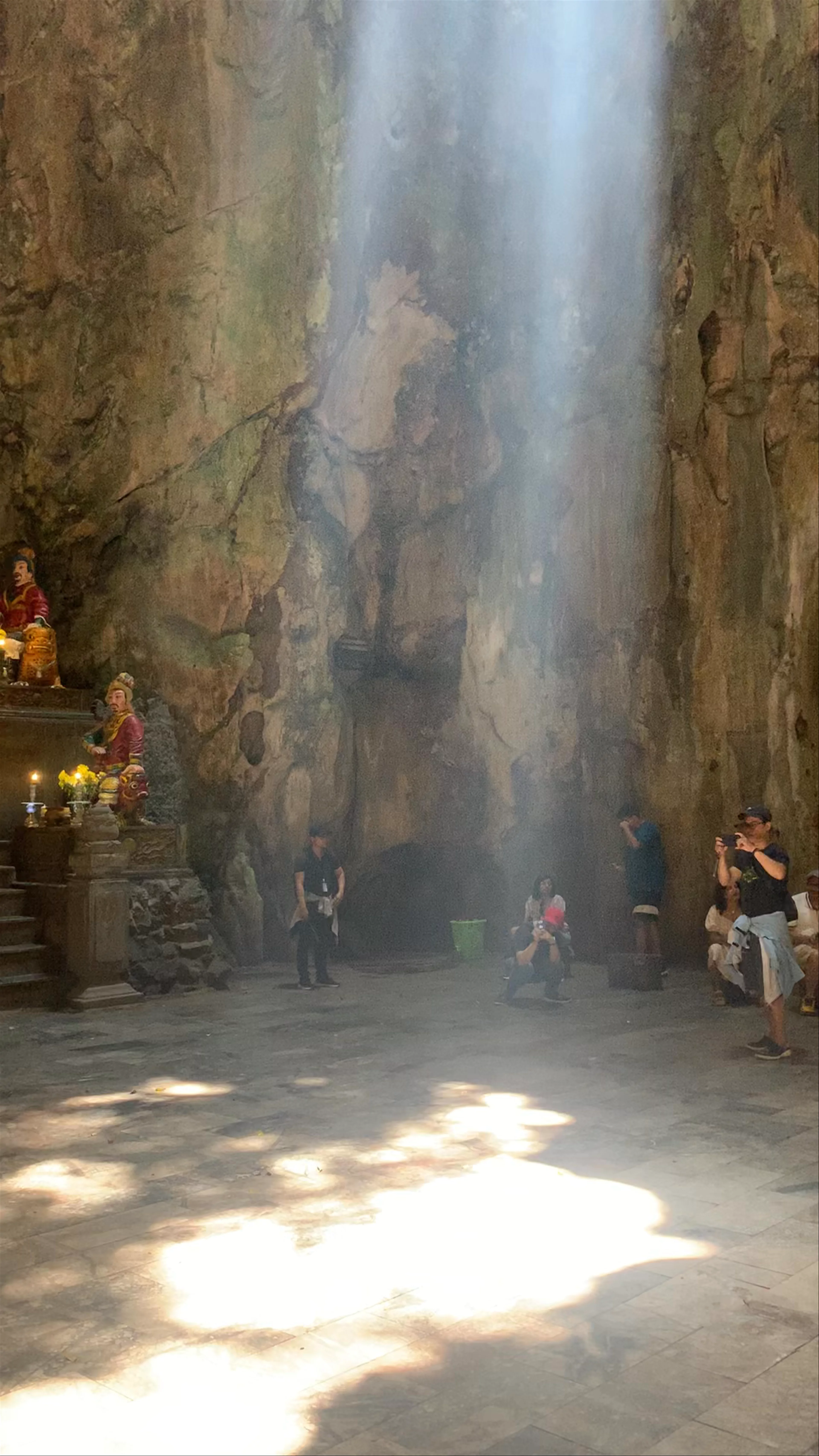 Huyen Khong Cave, Hòn Thủy Sơn
