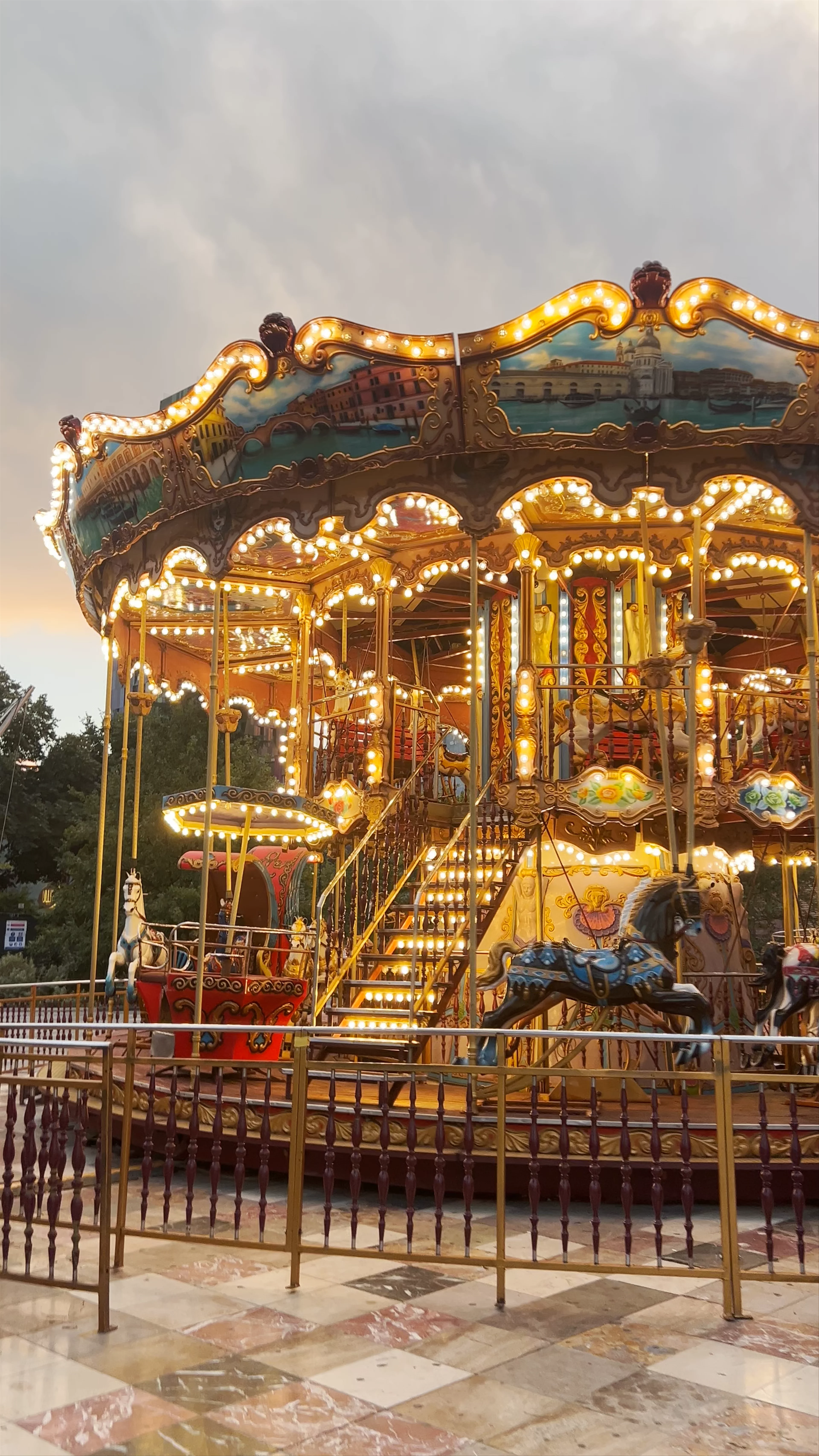 Carousel, Tirana