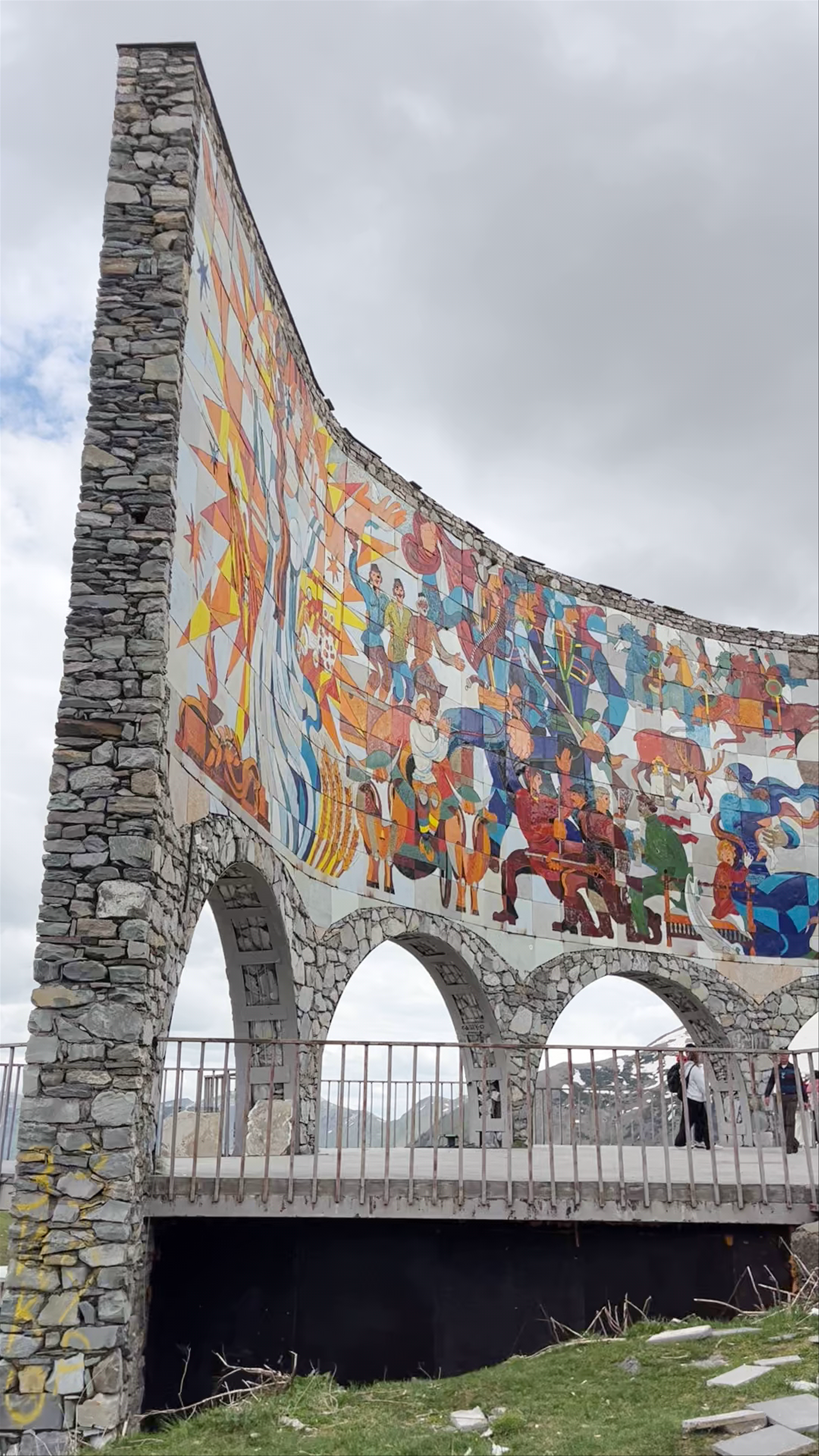 Georgia-Russia Friendship Monument: A Majestic Mosaic of History and Mountains