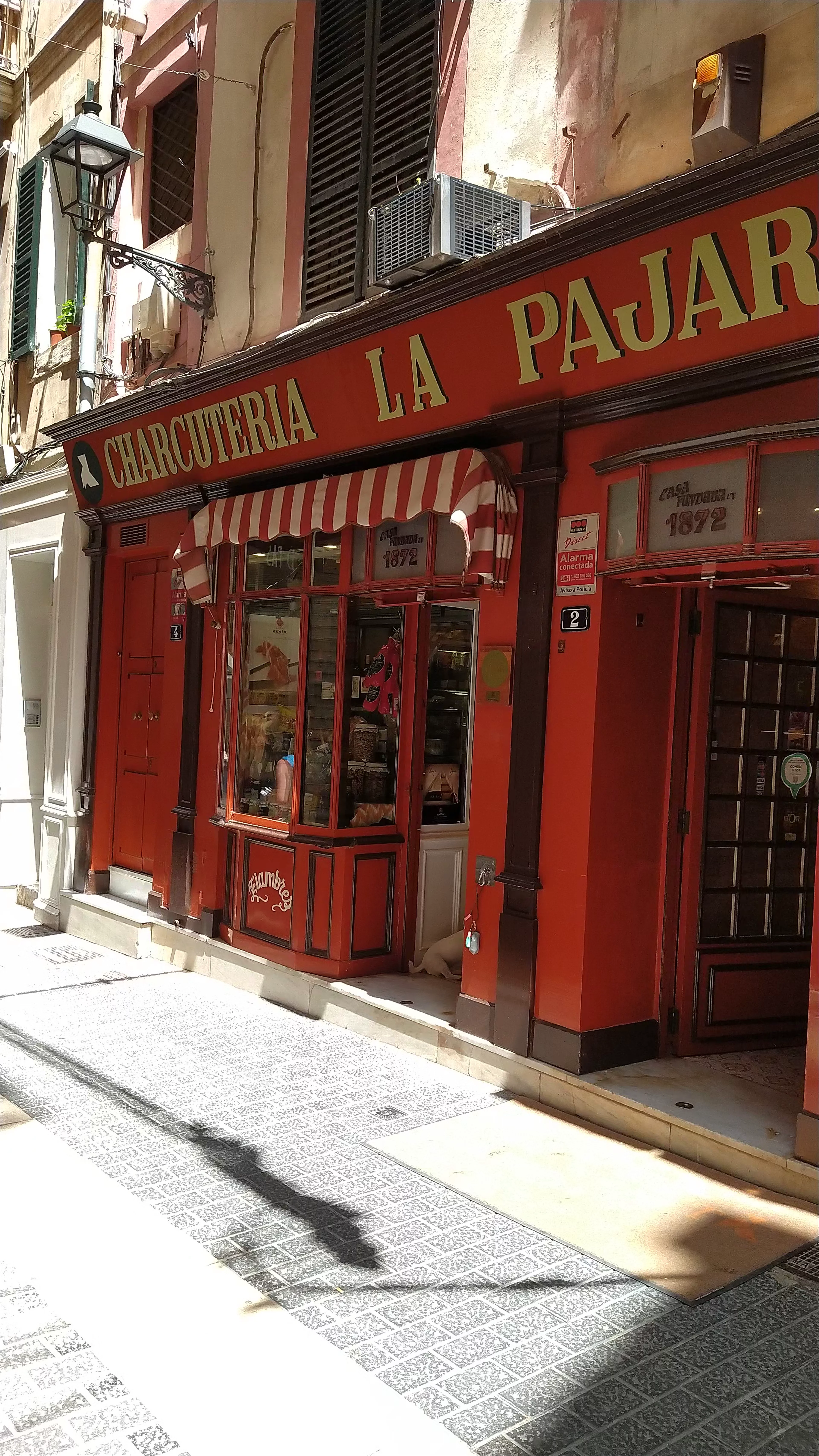 La Pajarita - Bombonería