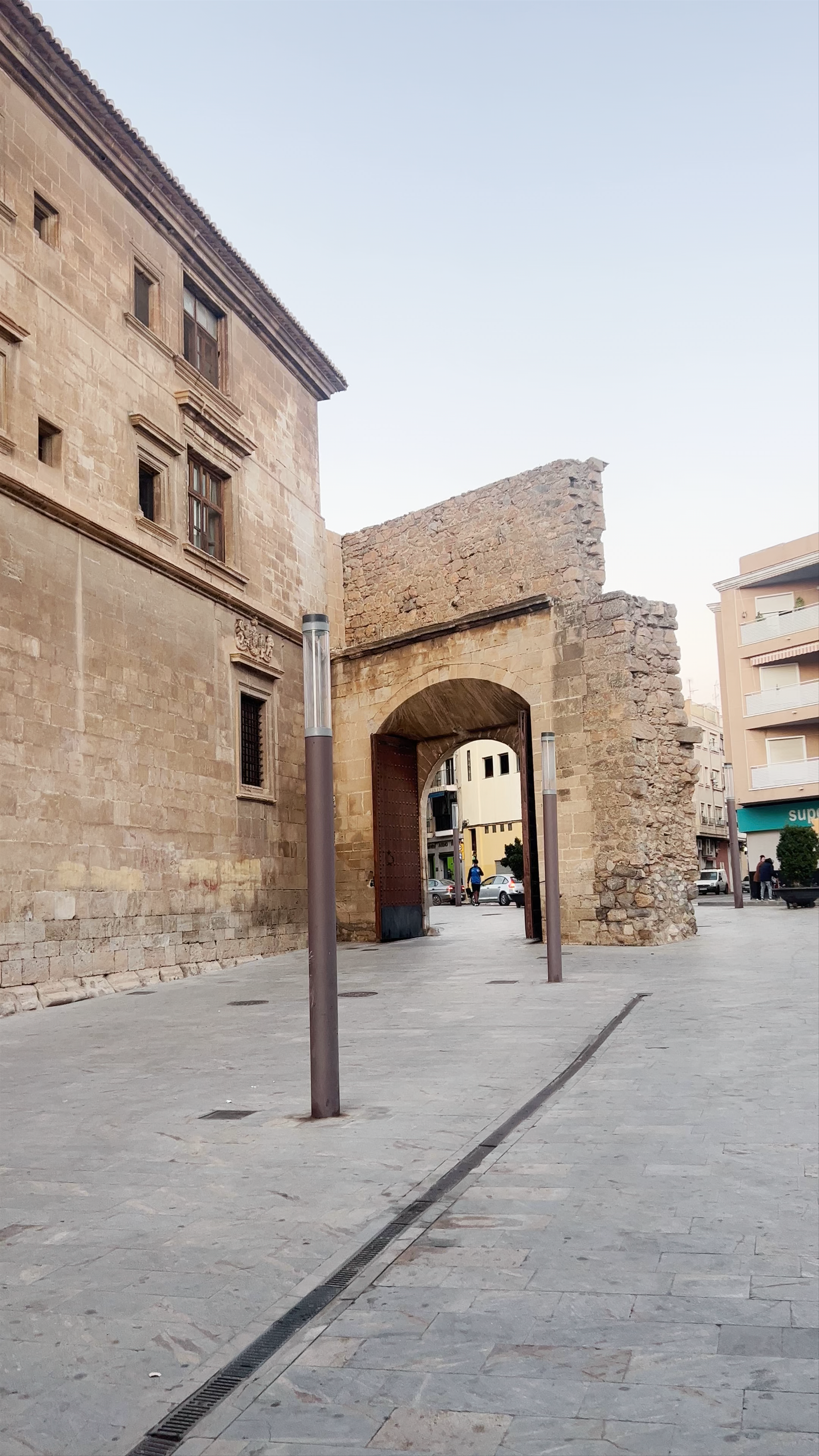 Arco de Santo Domingo: Historic Gateway in Orihuela, Spain