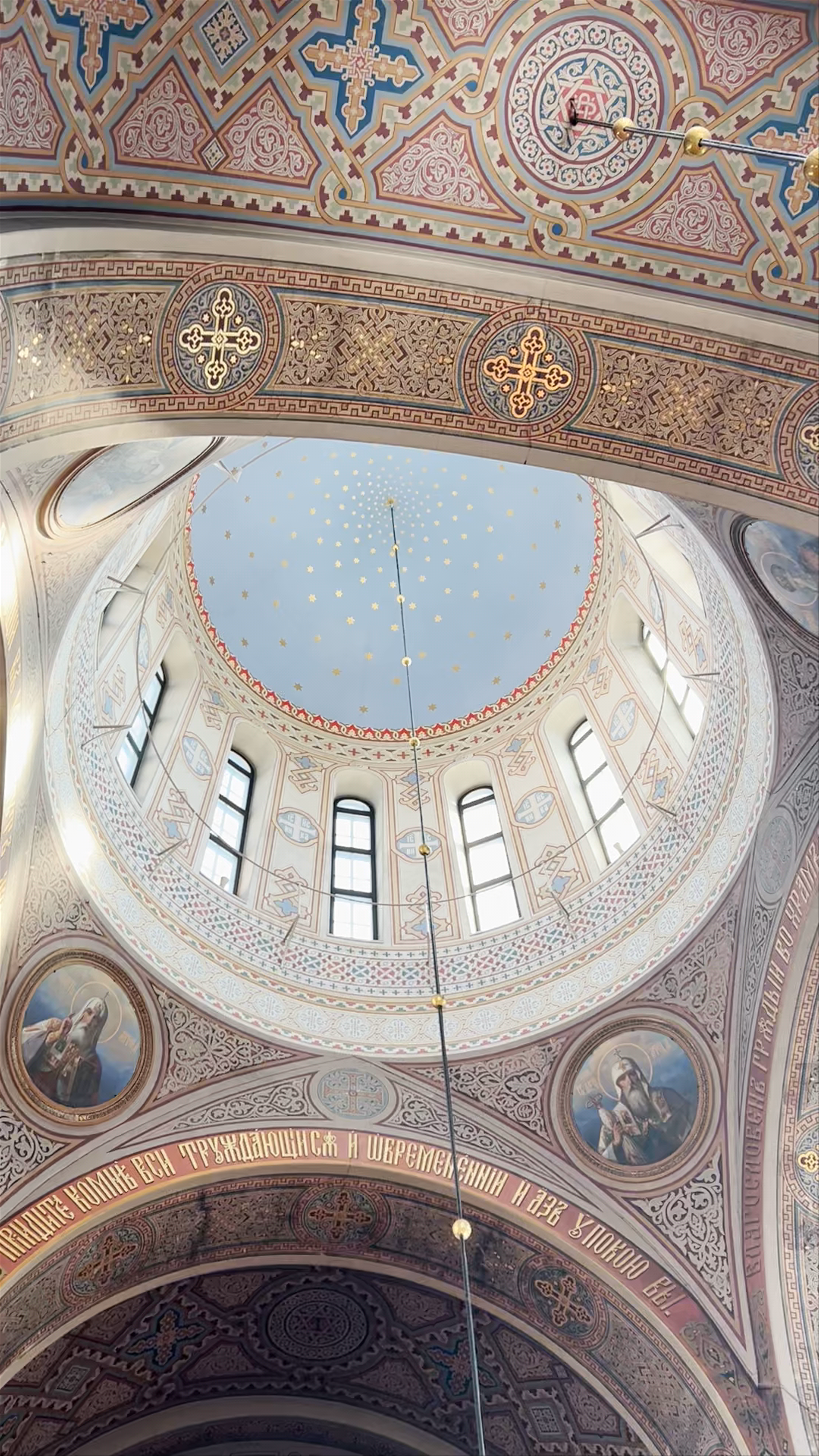 Uspenski Cathedral: Majestic Orthodox Gem in Helsinki
