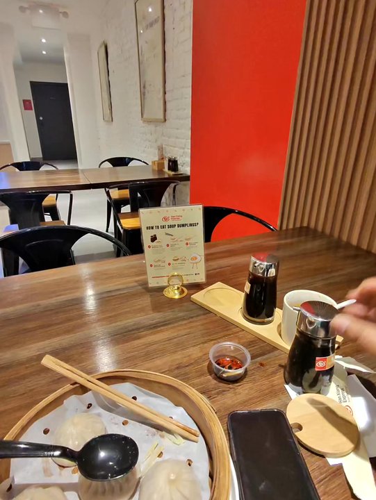 Nan Xiang Express - Mixing dipping sauce - Shanghainese Near Me - Brooklyn, New York