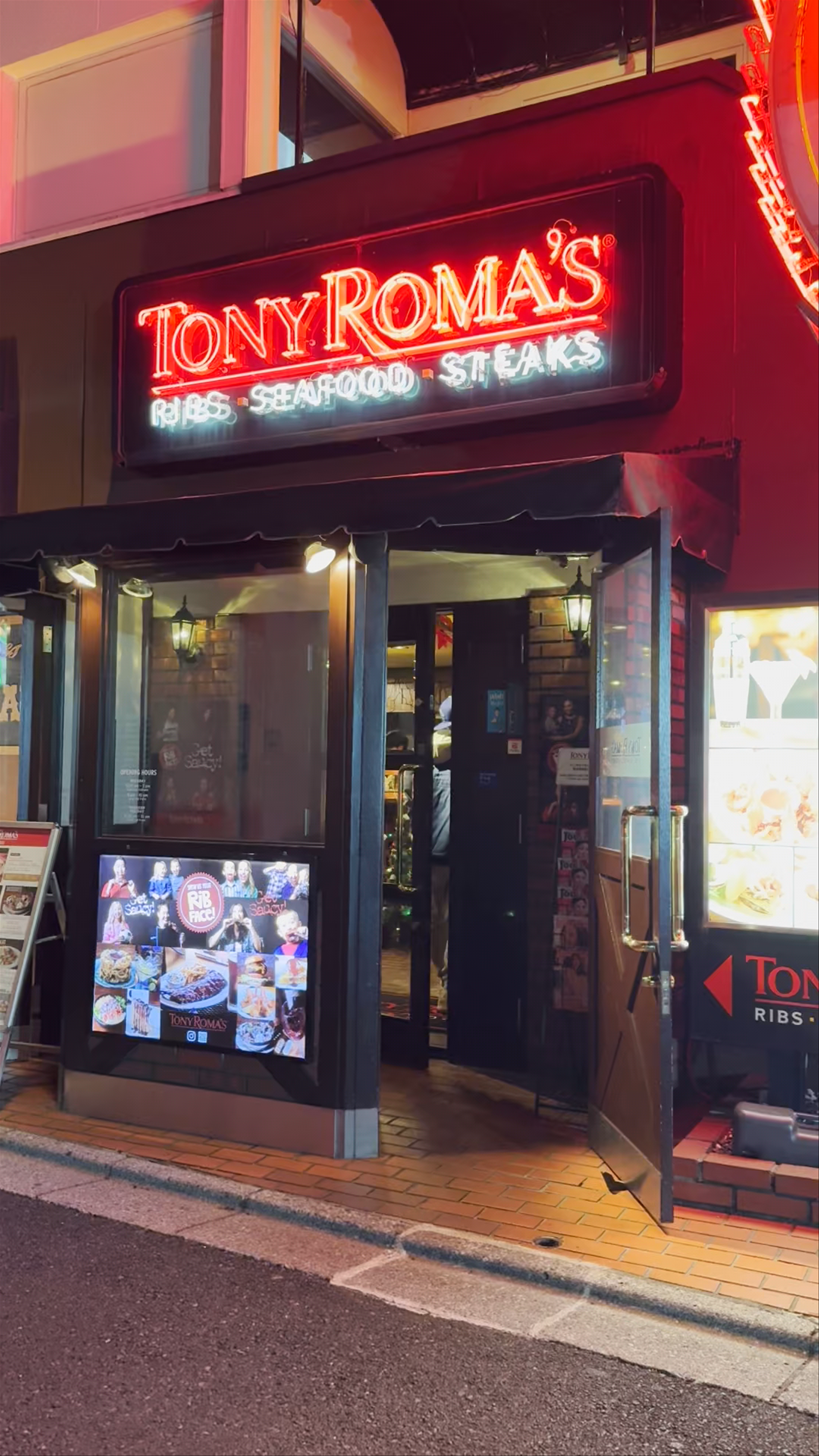 Tony Roma's Roppongi: Cozy Night at Tokyo's Famous Ribs & Steaks Spot