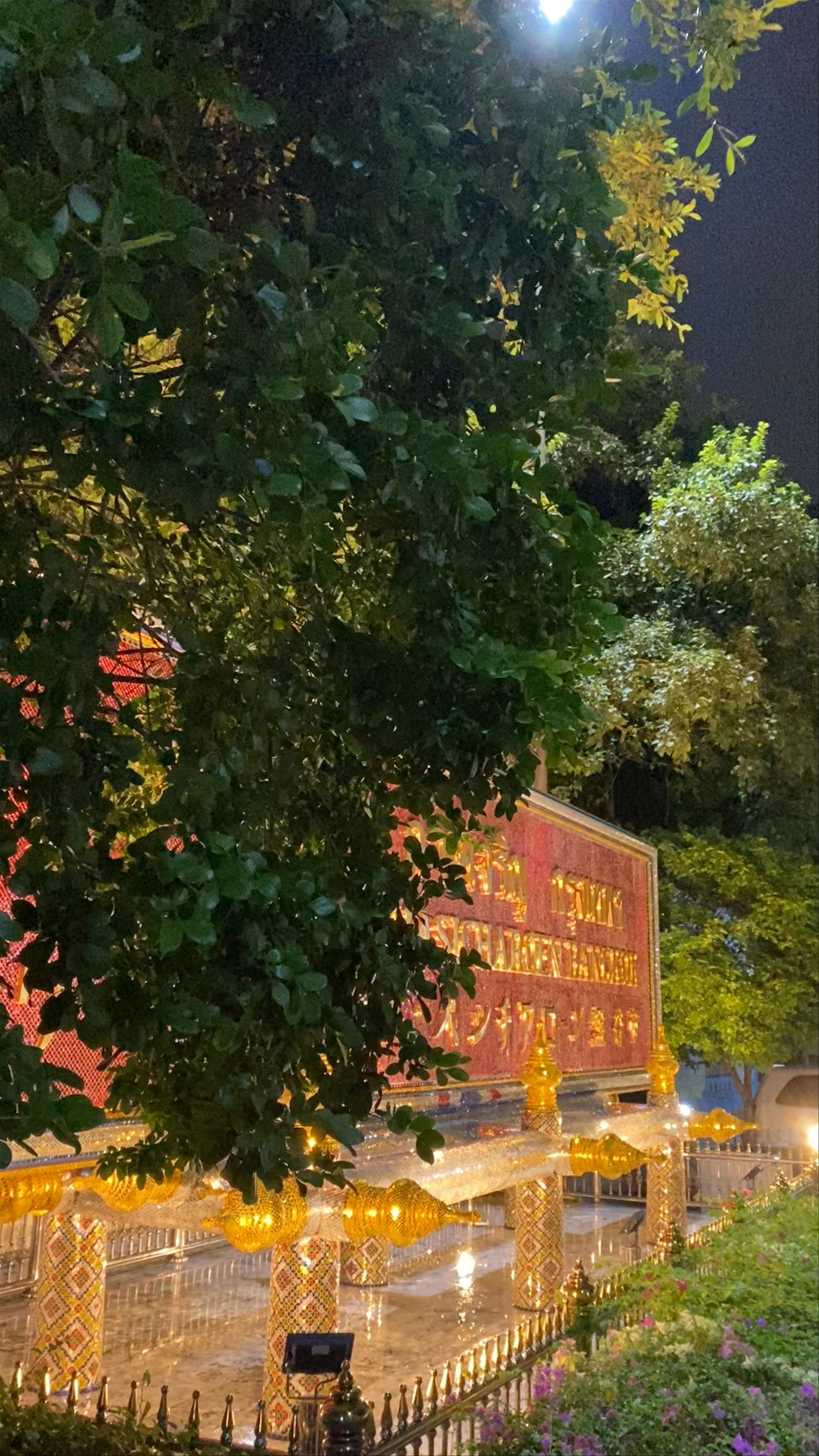 Phra Buddha Dhammakaya Thep Mongkol