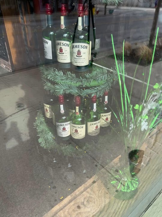 Manhattan's Pub N' Cheer - Manhattan's is ready... - American Near Me - Toledo, Ohio