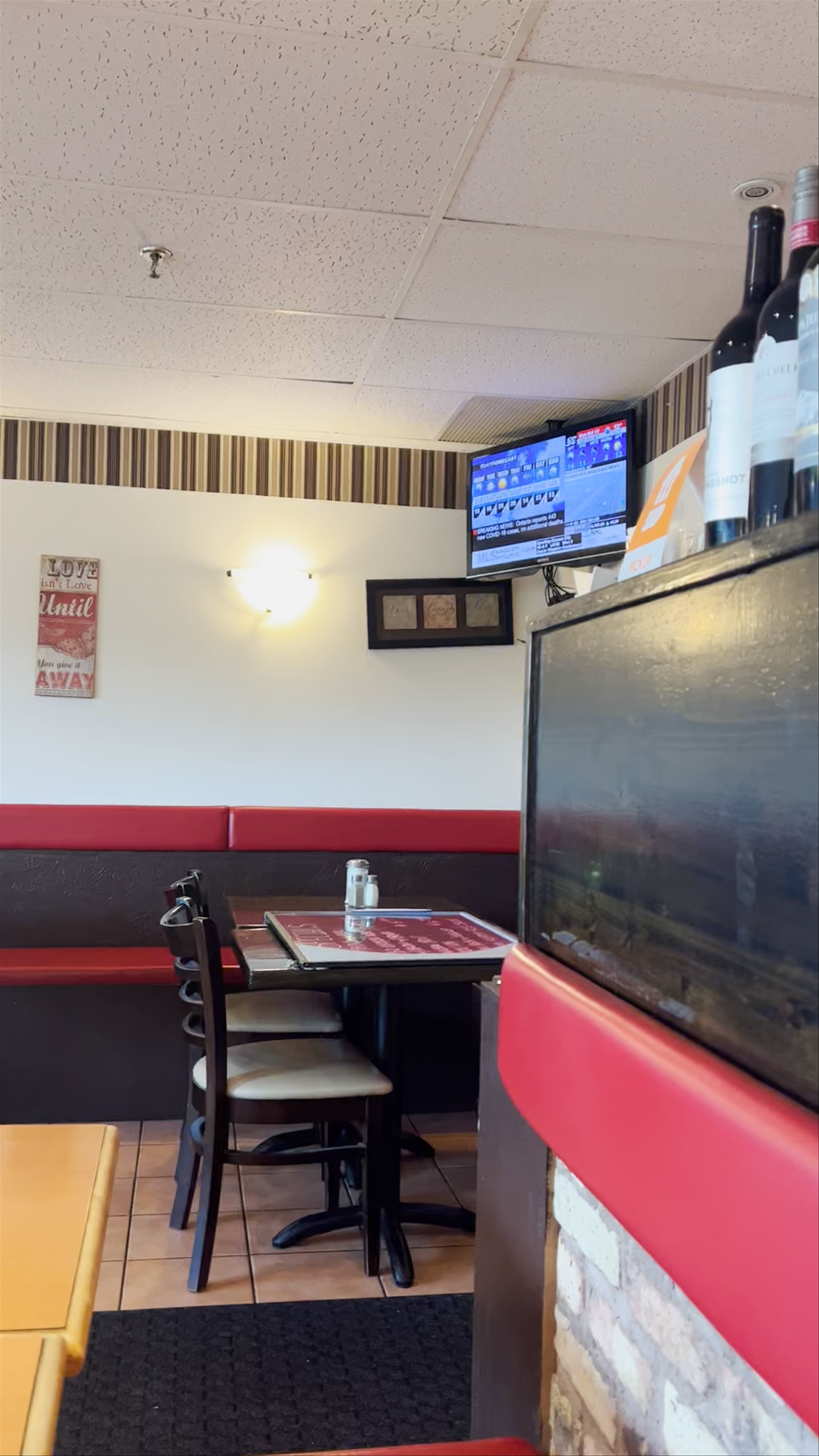 R Corner Diner: Cozy Local Eats in Mississauga