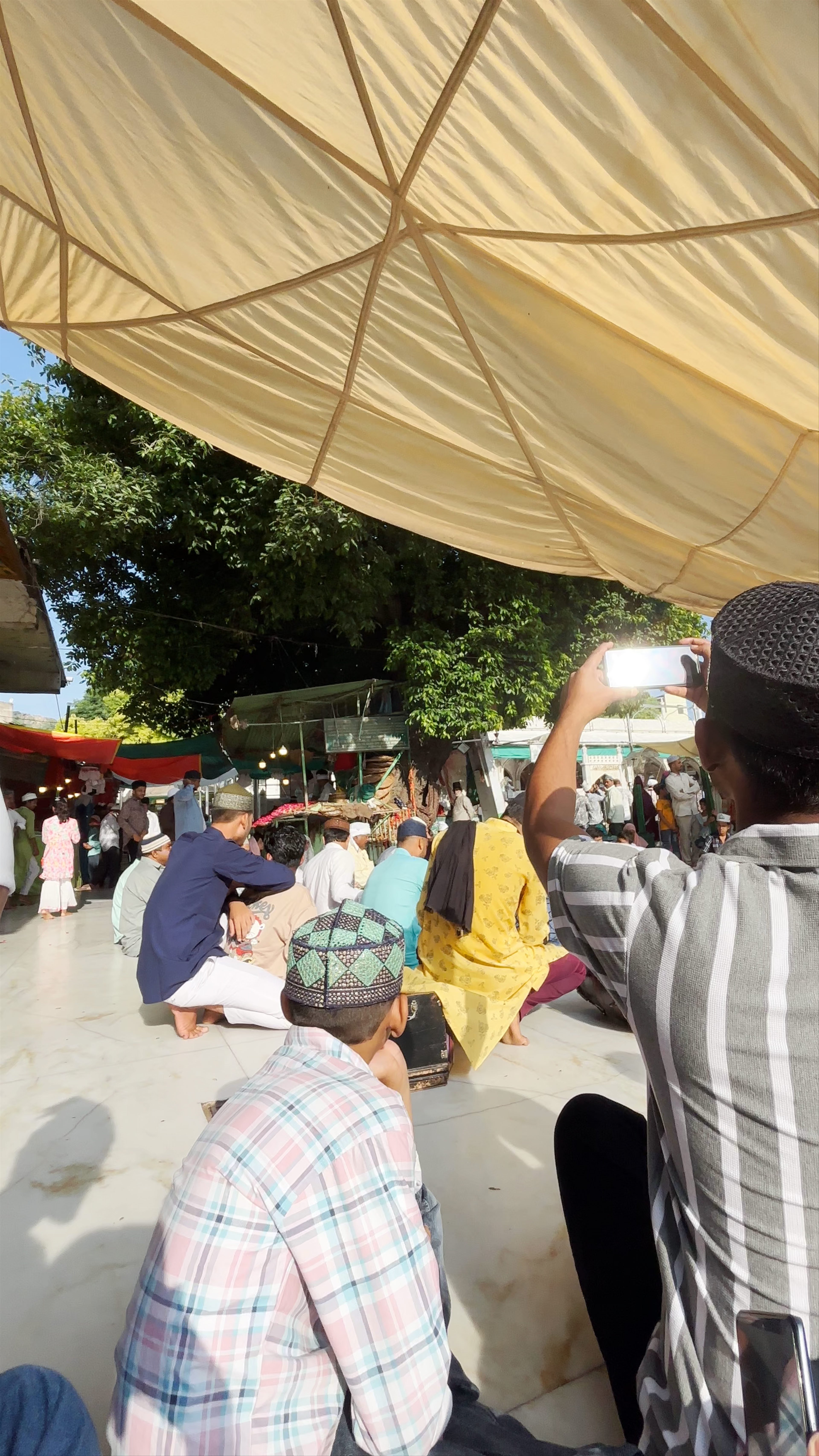 Khwaja Gharib Nawaz Dargah Sharif: Spiritual Gathering in Ajmer