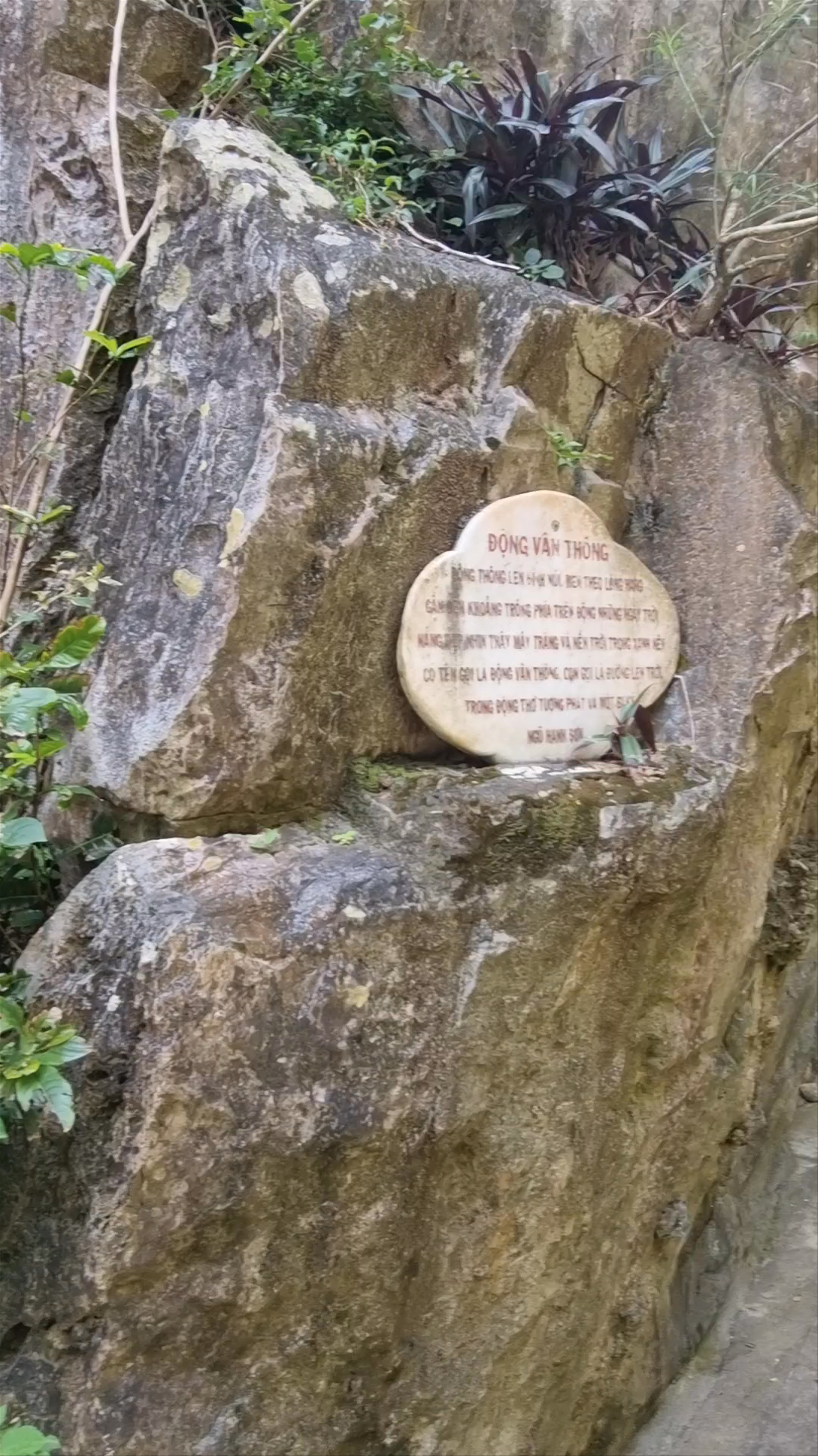 Huyen Khong Cave