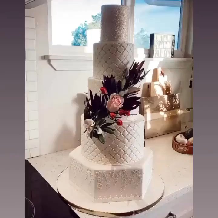 Cori's Cake Dreams - Custom Cakes Near Me - Honolulu, Hawaii