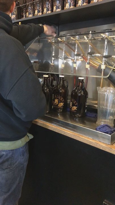 Mac & Jack's Brewery - Mac & Jacks Growlers - Breweries Near Me - Redmond, Washington