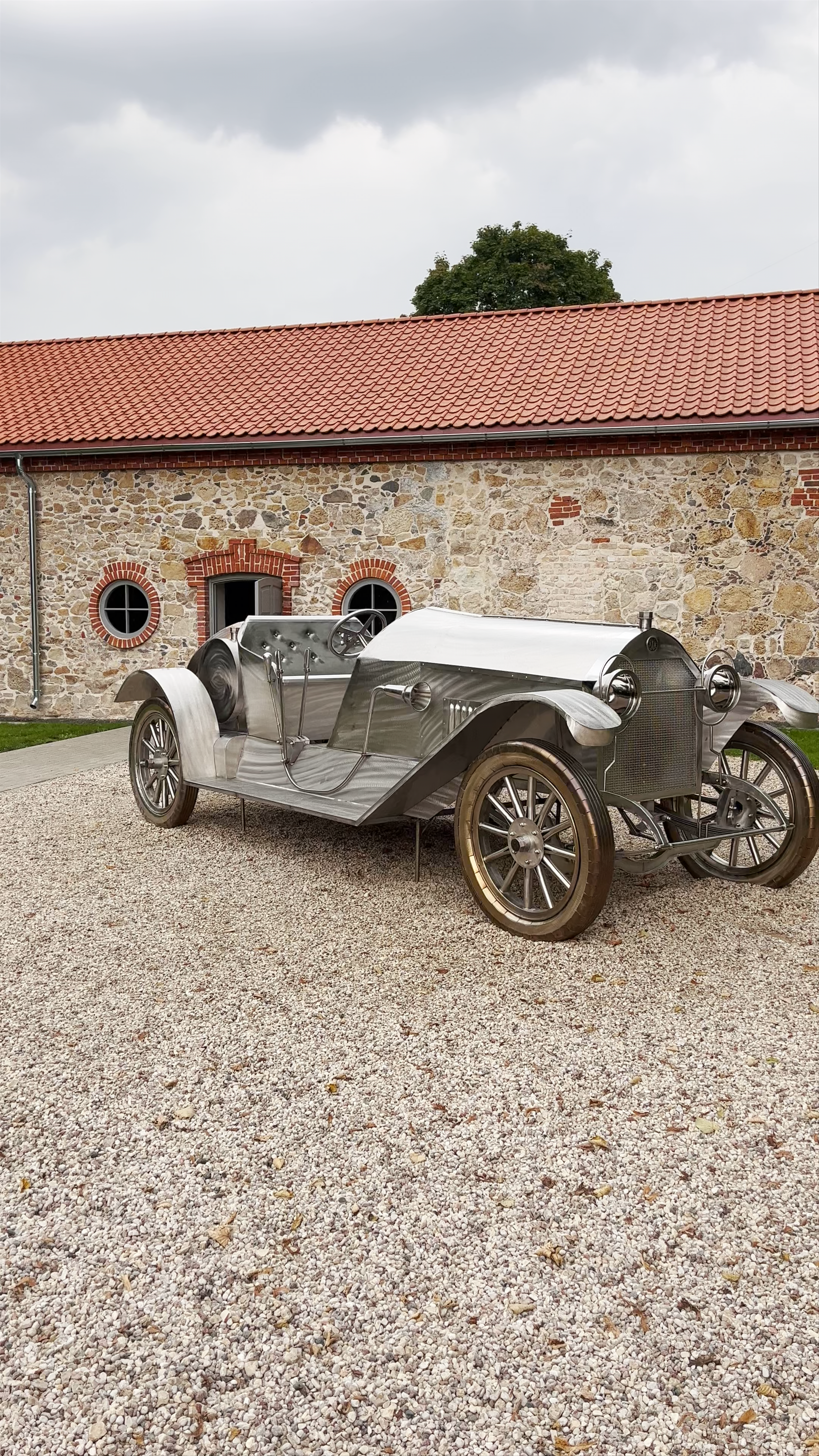 Vides objekts 20.gs. sporta automašīna