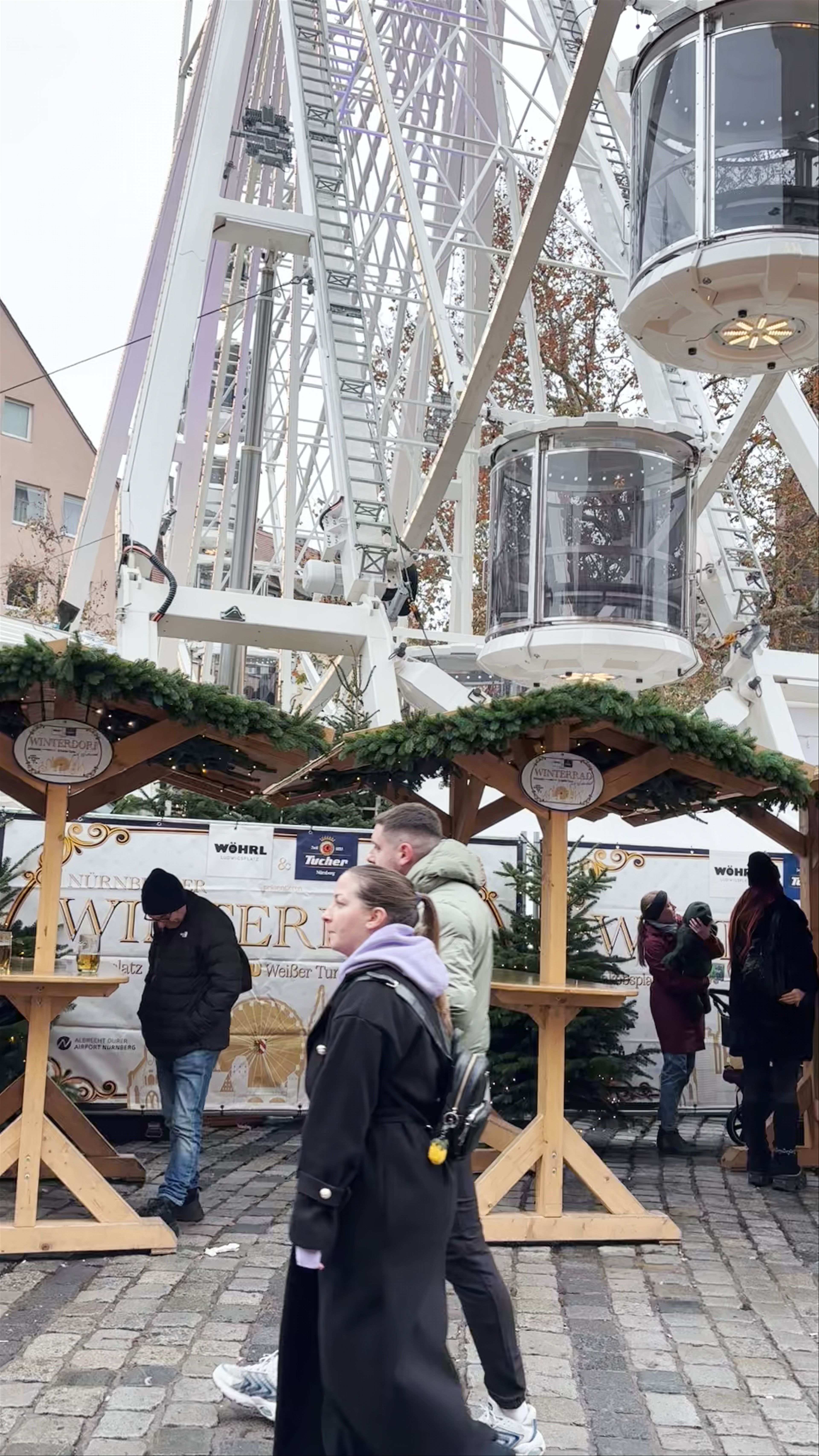 WinterDorf mit Riesenrad am Jakobsplatz