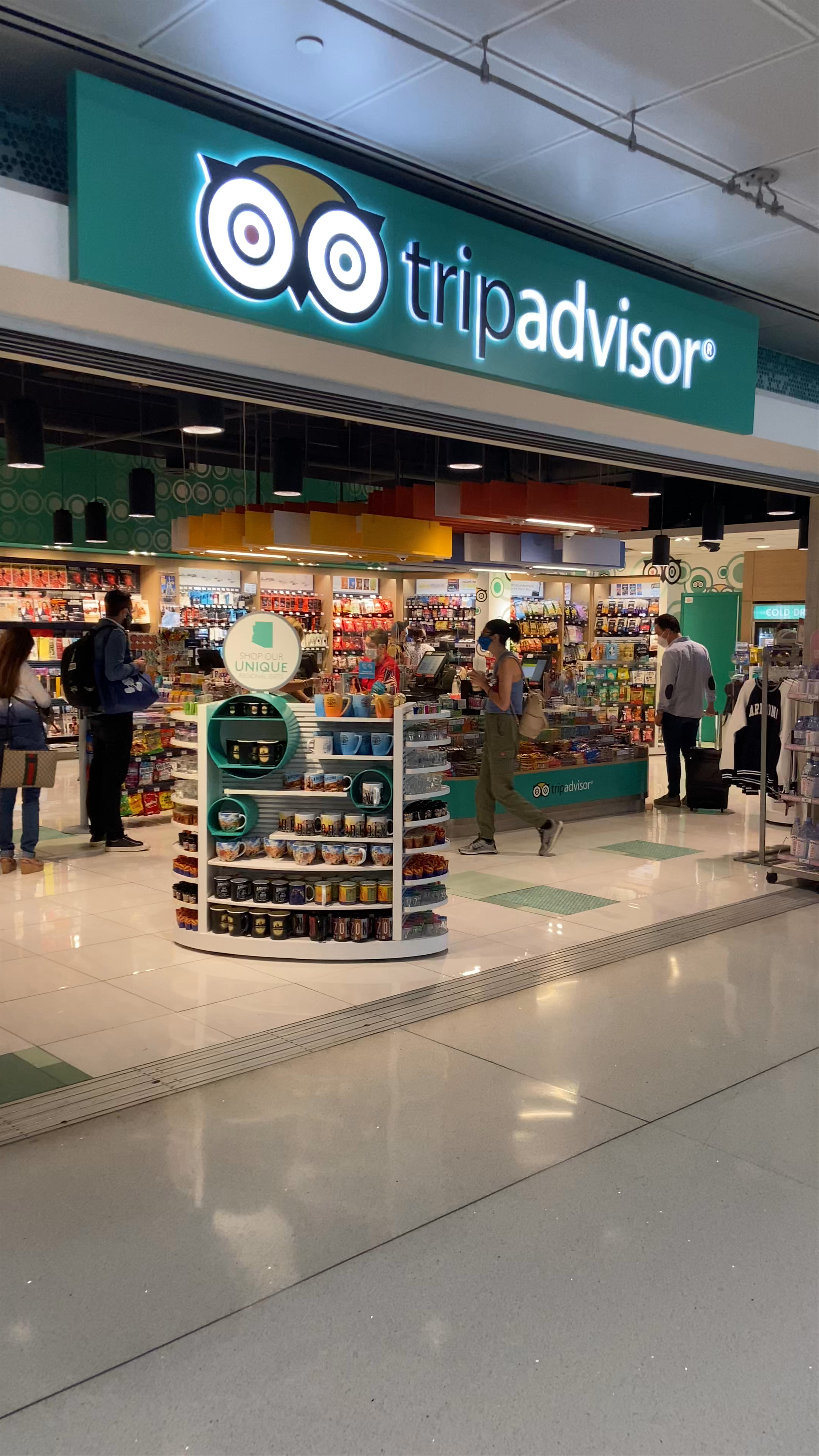 Inside Paradies Shops at Phoenix Sky Harbor Airport