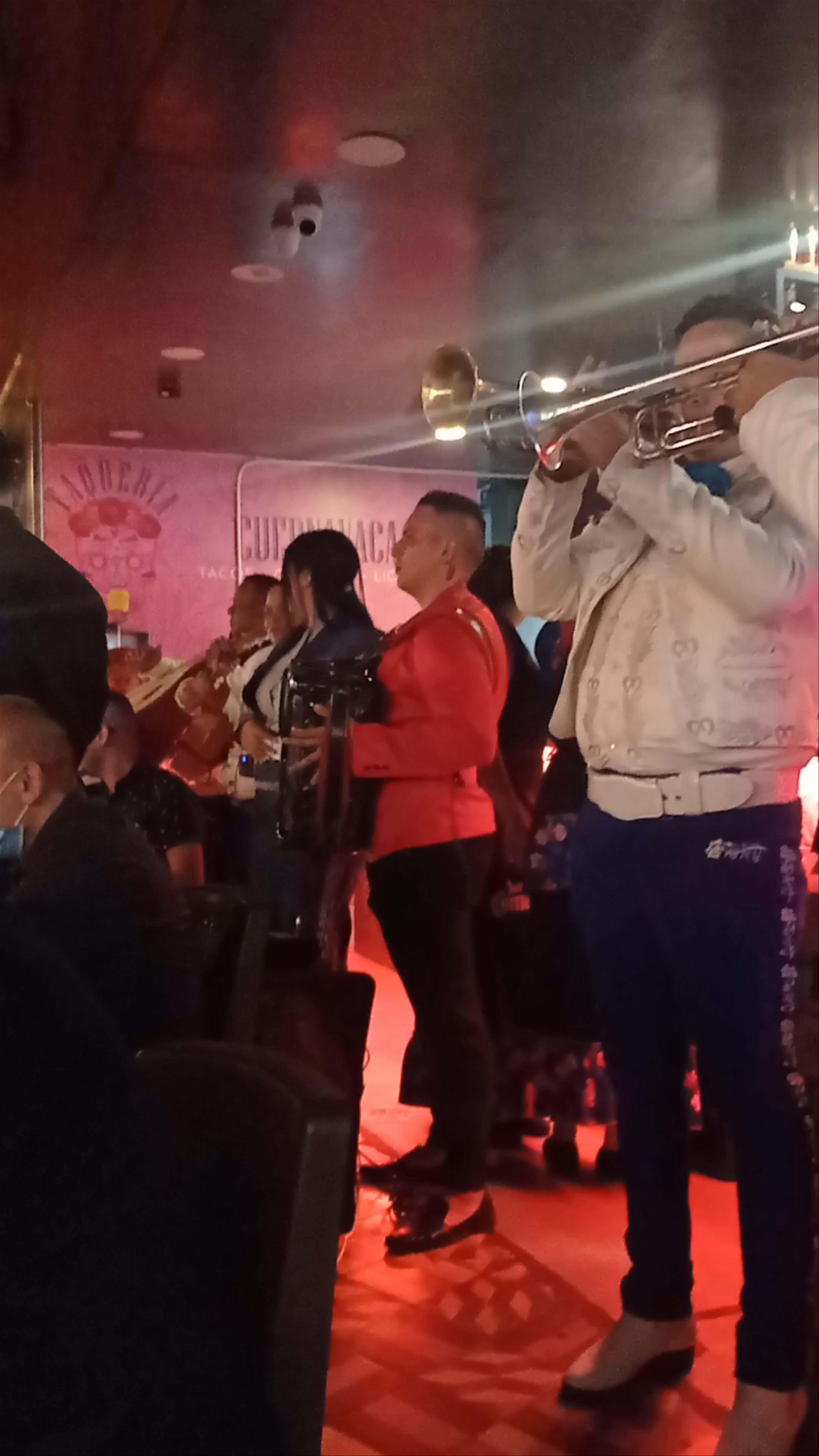 Energetic Mariachi Night at Taqueria Mexicana, Medellín