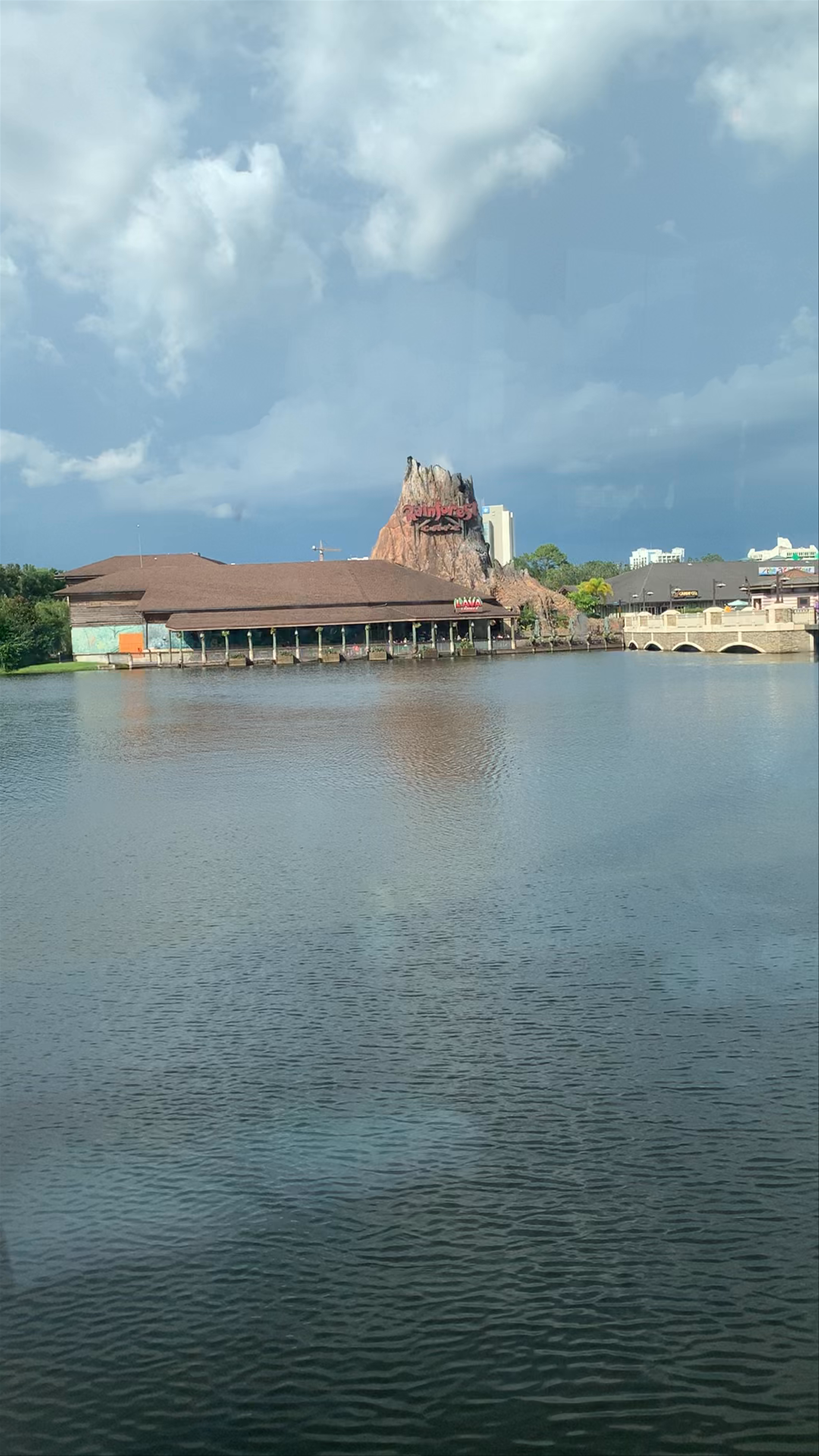 Paddlefish Dining Experience with Waterfront Views in Orlando