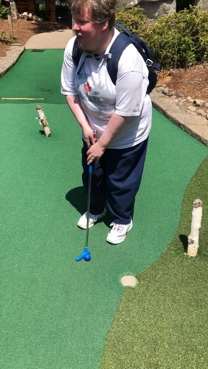Camp Putt Adventure Golf Park - Annabelle and Kendra playin' putt putt (Video 1) - Golf Near Me - Eugene, Oregon