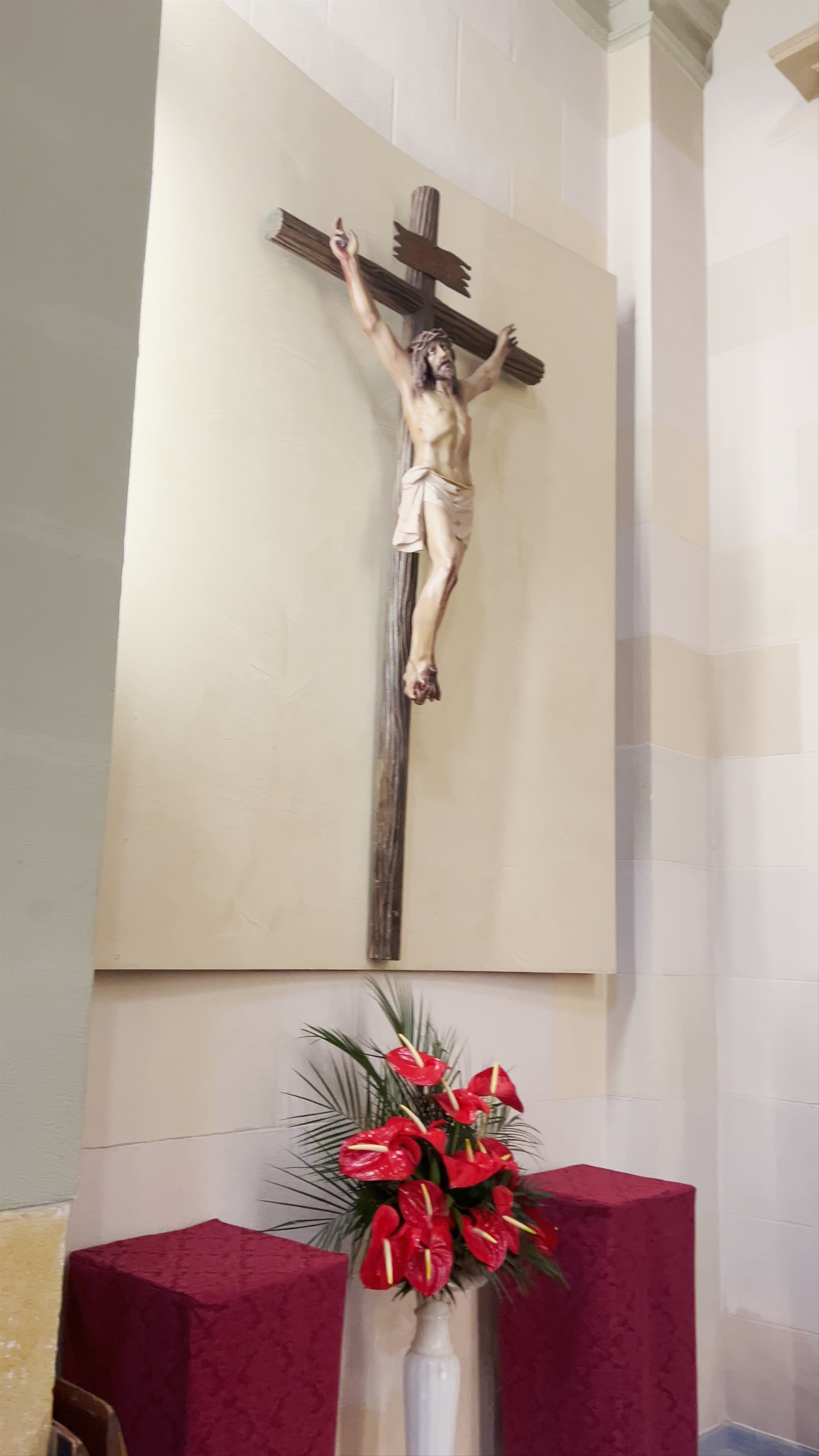 Sacred Art and Tranquility at Parroquia De San Vicente Ferrer, Spain