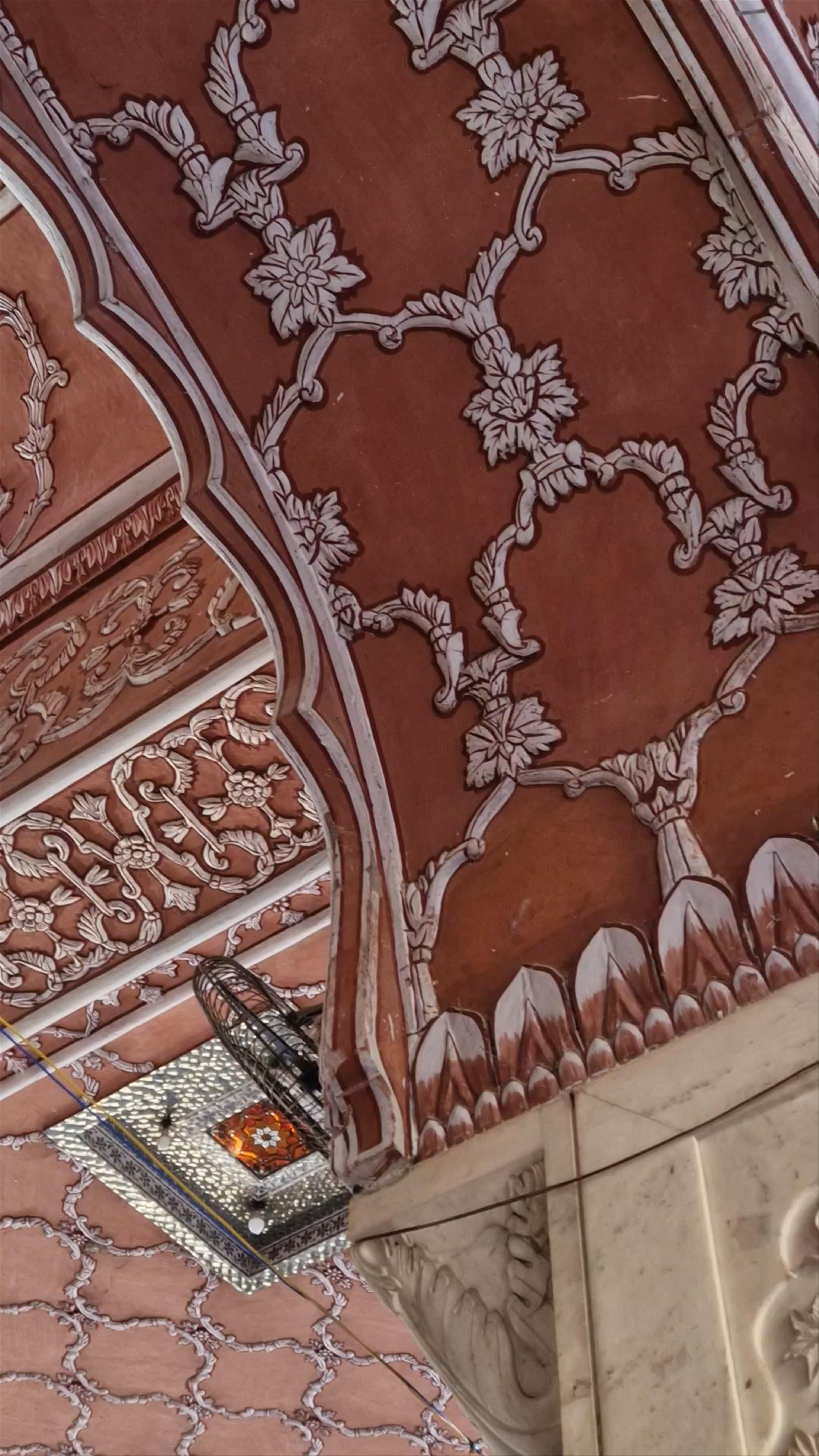Thikana Mandir Sri Govinddevji: Ornate Ceiling Art in Jaipur
