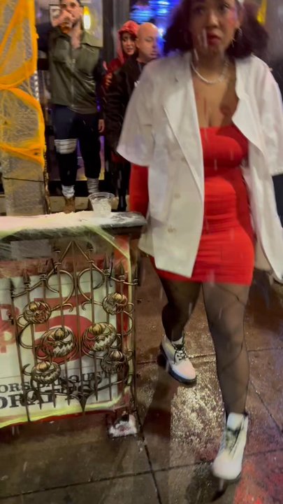 Zanzibar Billiards - Look at him continuing to spray when people weren't even threatening him. PATHETIC. they maced 10+ people. Even innocent bystanders - Pool Halls Near Me - Denver, Colorado