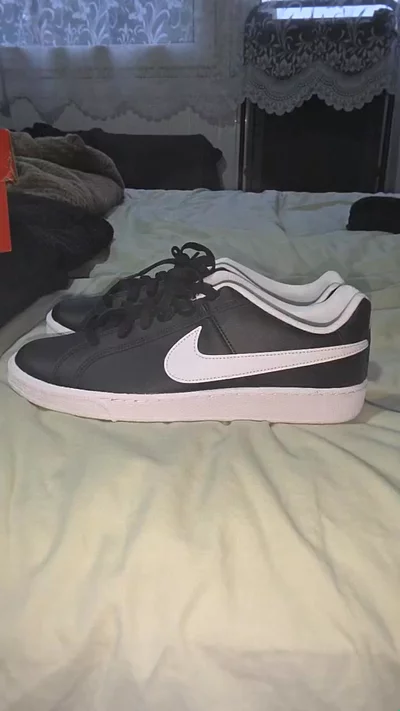 Nike Court Royale