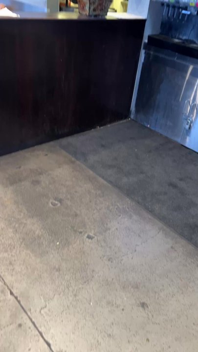 Jura's Pizza Parlor - noticed the cook vaping in the kitchen! absolutely disgusting & also illegal ! definitely not coming back. - Pizza Near Me - Turlock, California