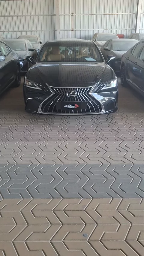 Lexus ES 300 h 2025