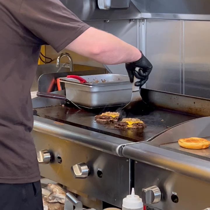 Eat Crispy Burger Encinitas - John grilling crispy burgers - Burgers Near Me - Encinitas, California