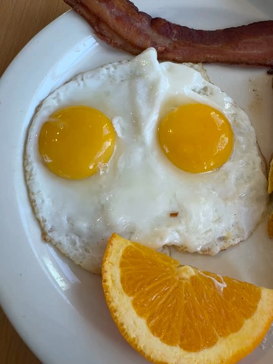 Avenue Cafe - Undercooked eggs (health hazard) - Cafes Near Me - Capitola, California