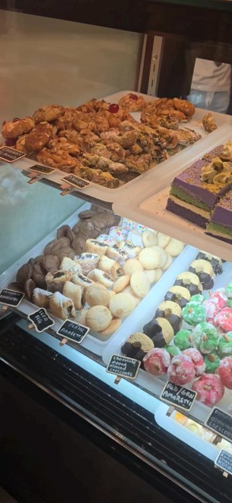 Cafe Dolce - The display case of so many tasty treats - Cafes Near Me - St Louis, Missouri