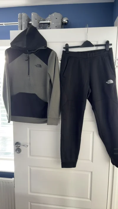 The North Face Tracksuit Set boys XL