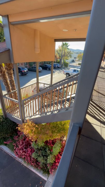 Adelaide Inn - Empty parking lot but apparently no downstairs rooms available ??? Came here with my elderly parents. - Hotels Near Me - Paso Robles, California