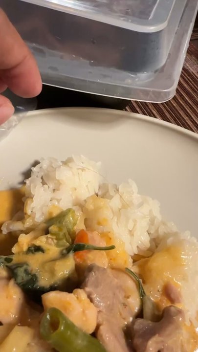 Basil Thai Restaurant - Husband picked up red curry and sticky rice for our dinner and found hair on our food - Thai Near Me - Honolulu, Hawaii