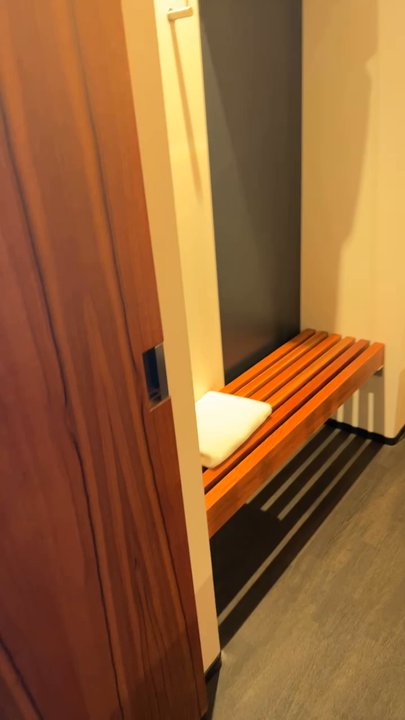 Hôtel Alt Quartier Dix30 - Nice size bathroom. Shower was good size and hot. - Hotels Near Me - Brossard, Quebec