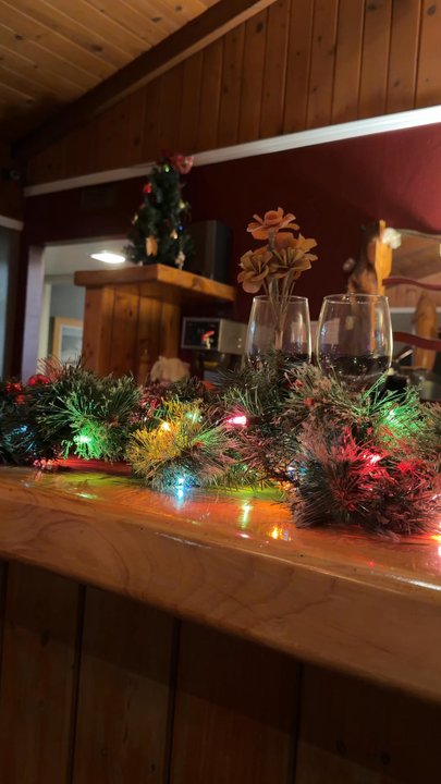 Manta Rey Restaurant - Interior decorations - Seafood Near Me - San Simeon, California