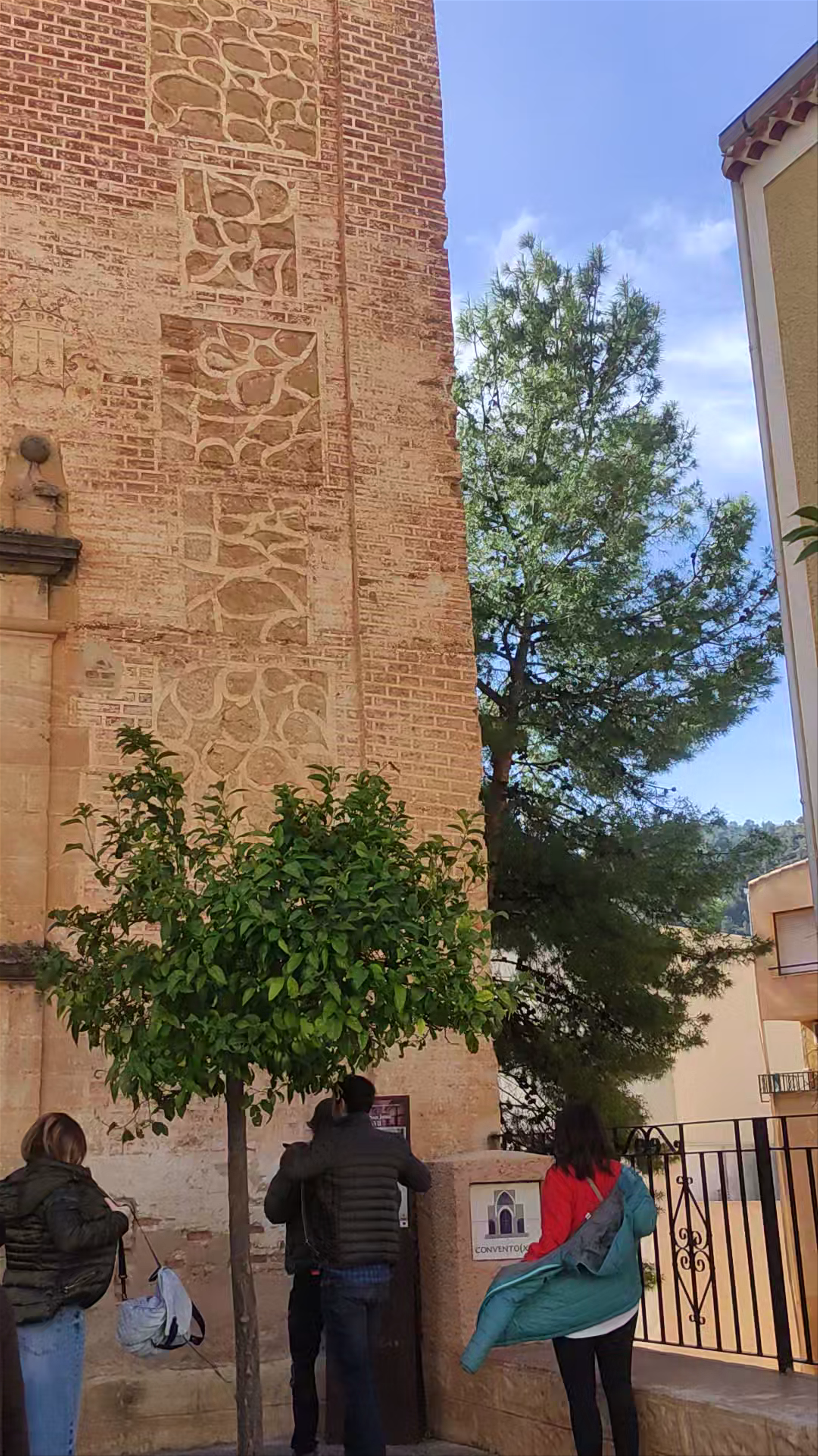 EX-CONVENTO CARMELITAS: Historic Serenity in Liétor, Spain