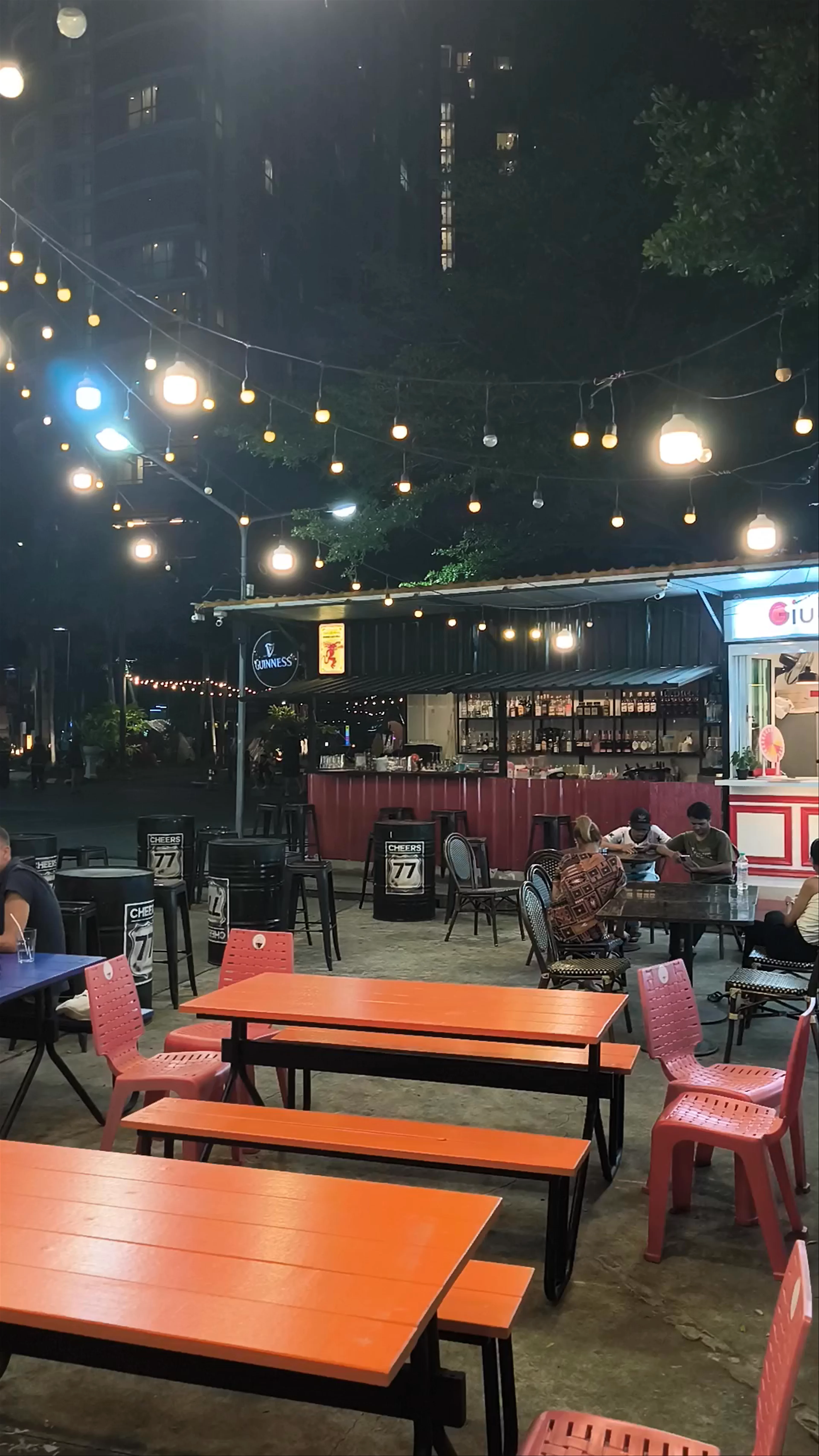 W Market, Sukhumvit Road, Phra Khanong Nuea, Watthana