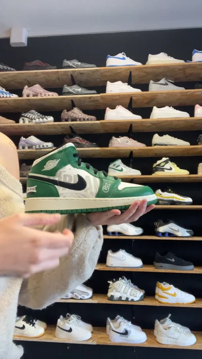 Jordan Air Jordan 1 Mid image 1