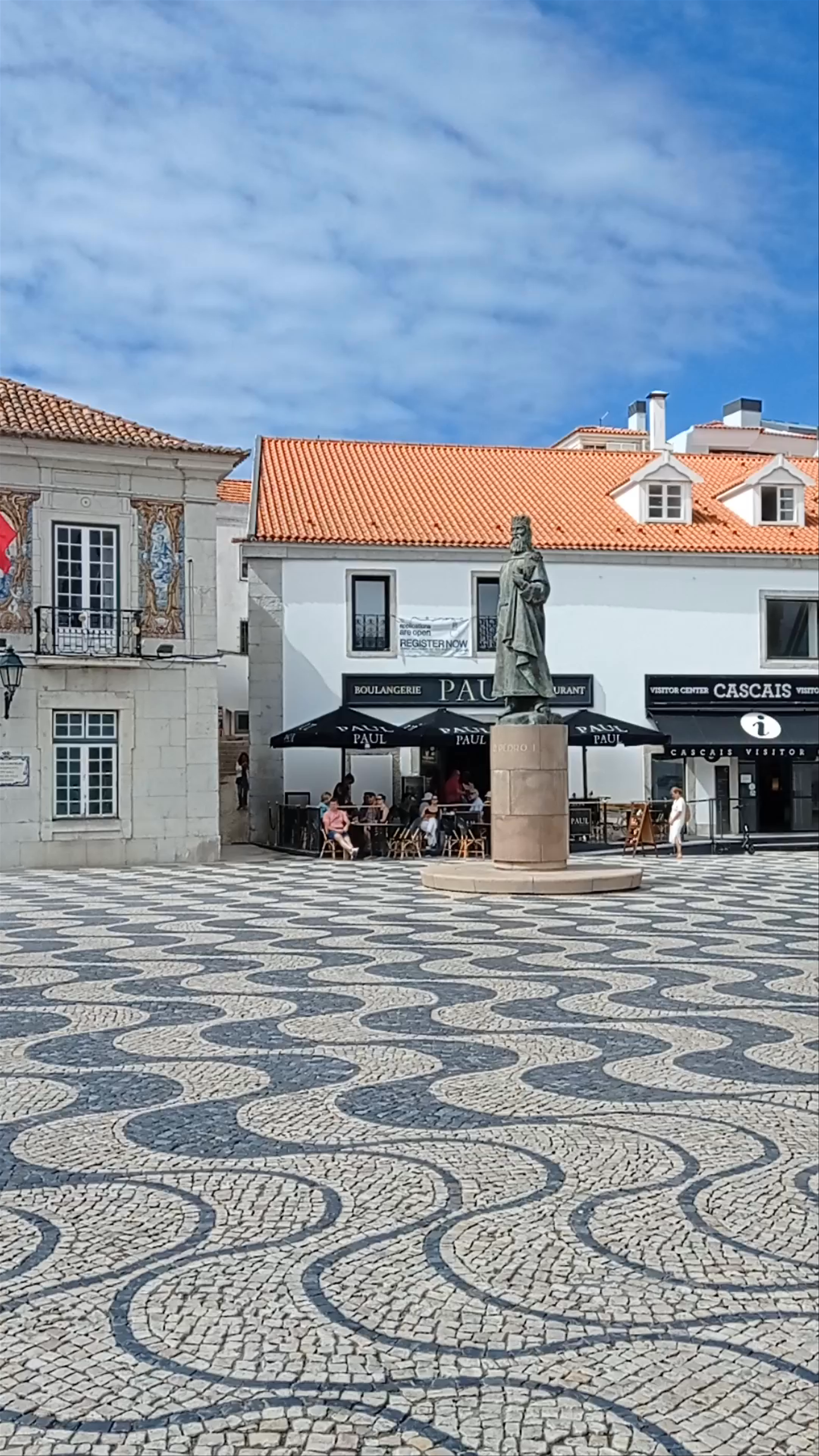 Exploring Cascais City Hall and Praça 5 de Outubro in Cascais, Portugal