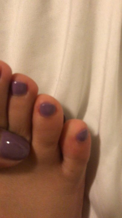 Queen Nails - it hurts very much because of how short they are - Nail Salons Near Me - South El Monte, California