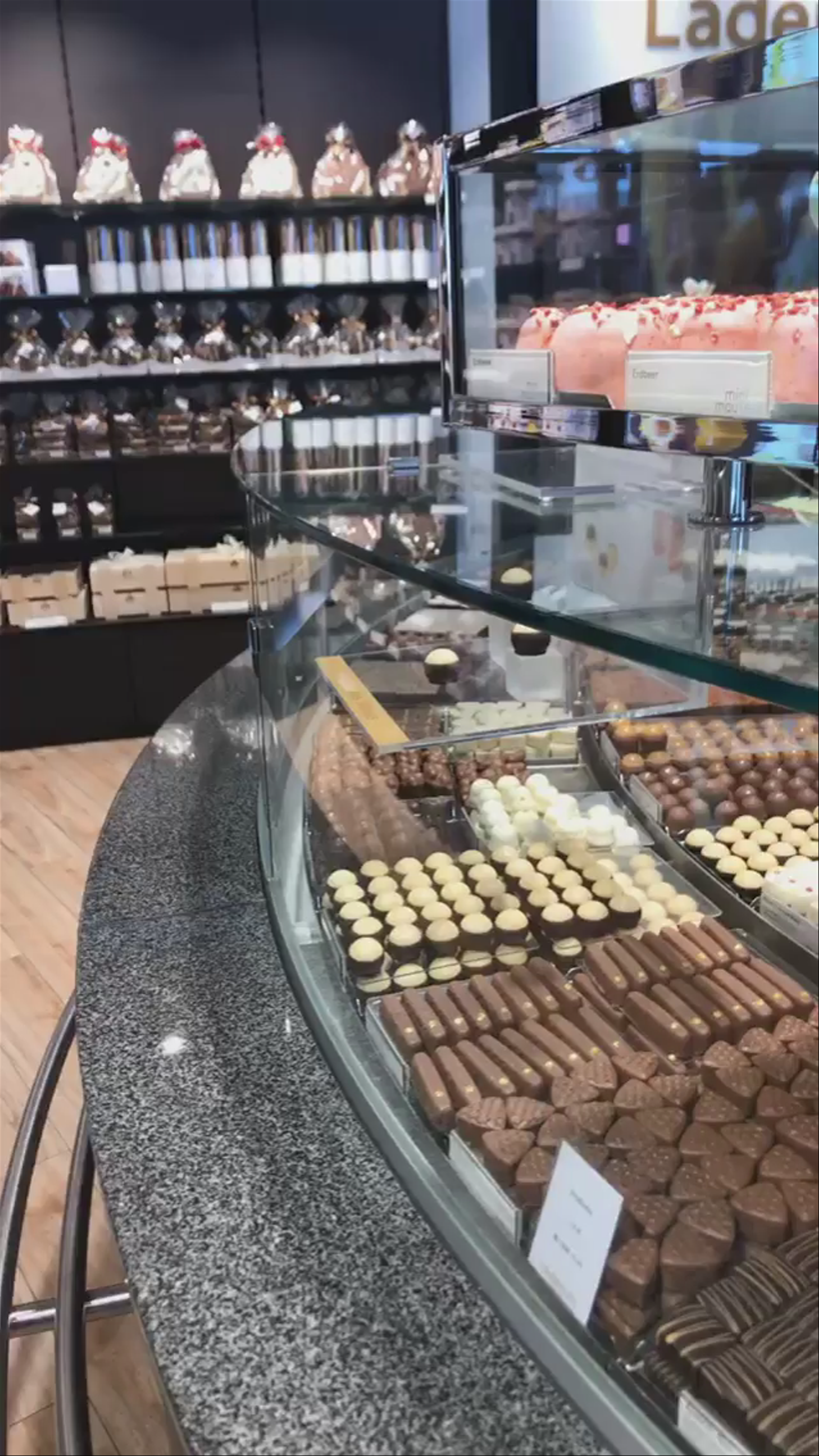 Läderach Chocolate Boutique: Swiss Artisan Chocolate Delights in Zürich