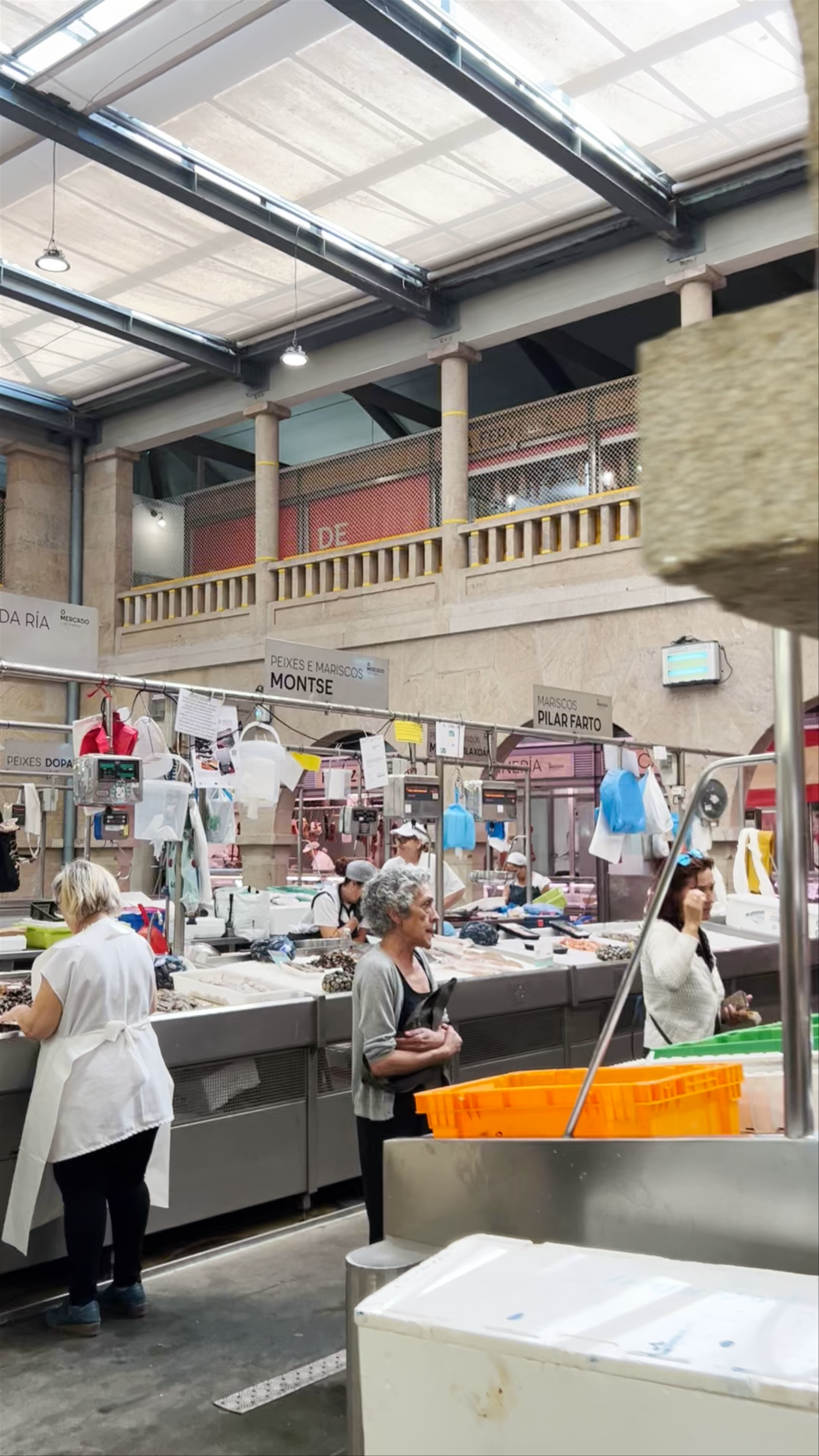 Mercado Municipal de Pontevedra: Dive into Galicia's Fresh Seafood Tradition