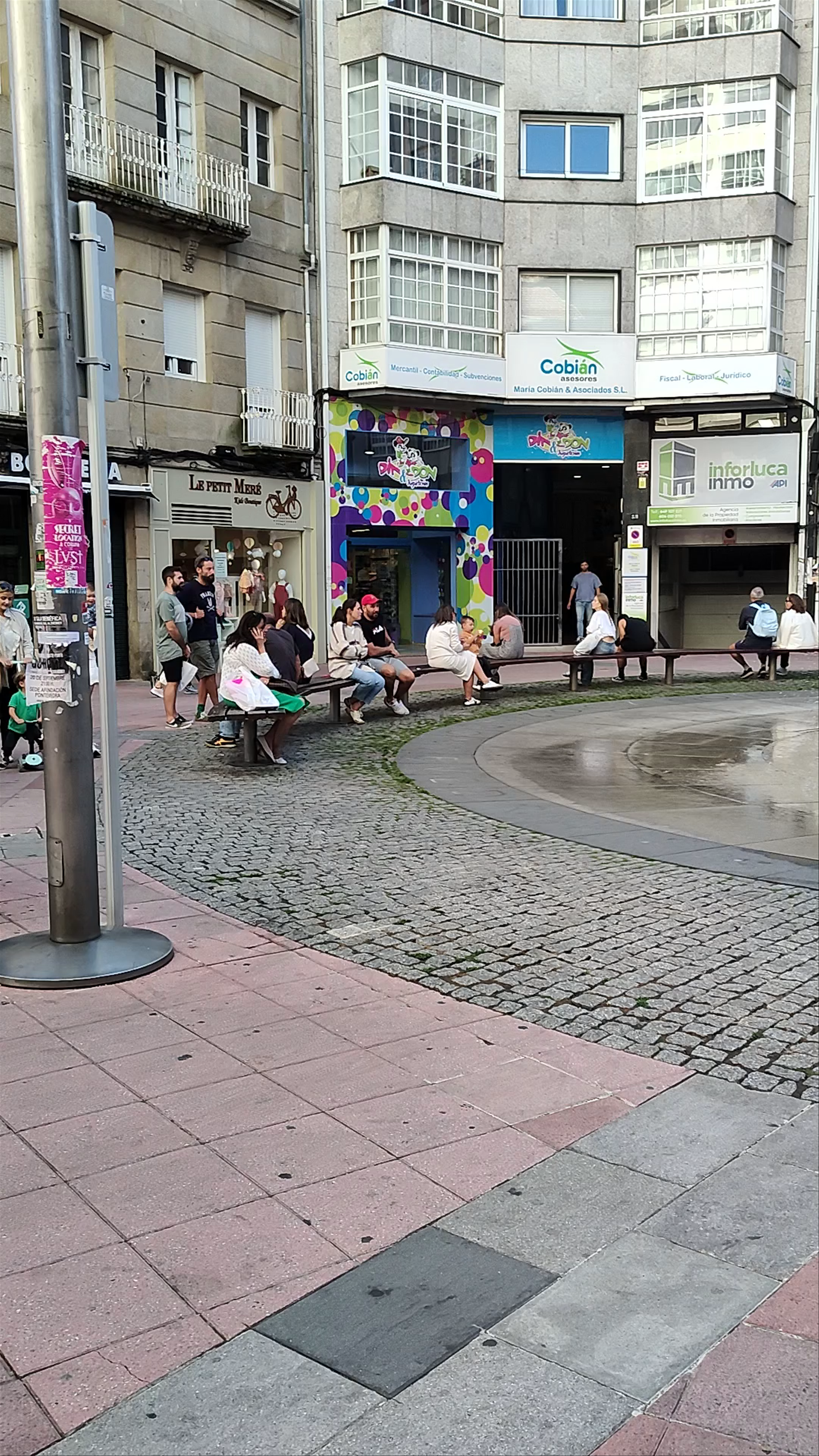 Fonte dos Nenos Fountain: A Lively Urban Oasis in Pontevedra, Spain