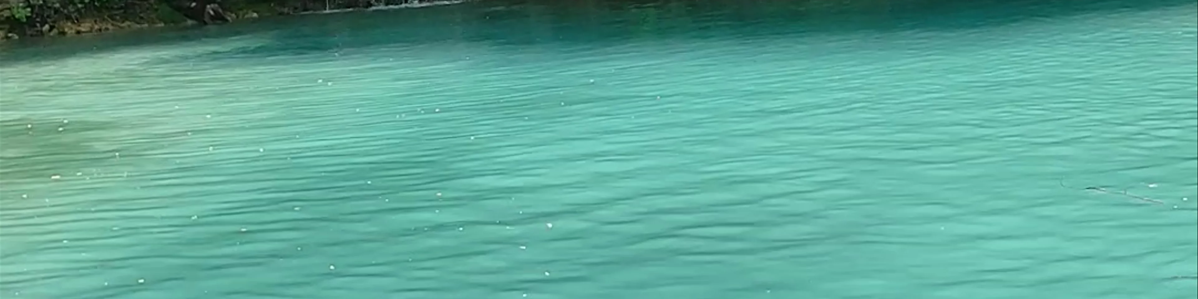 Γαλάζια λίμνη