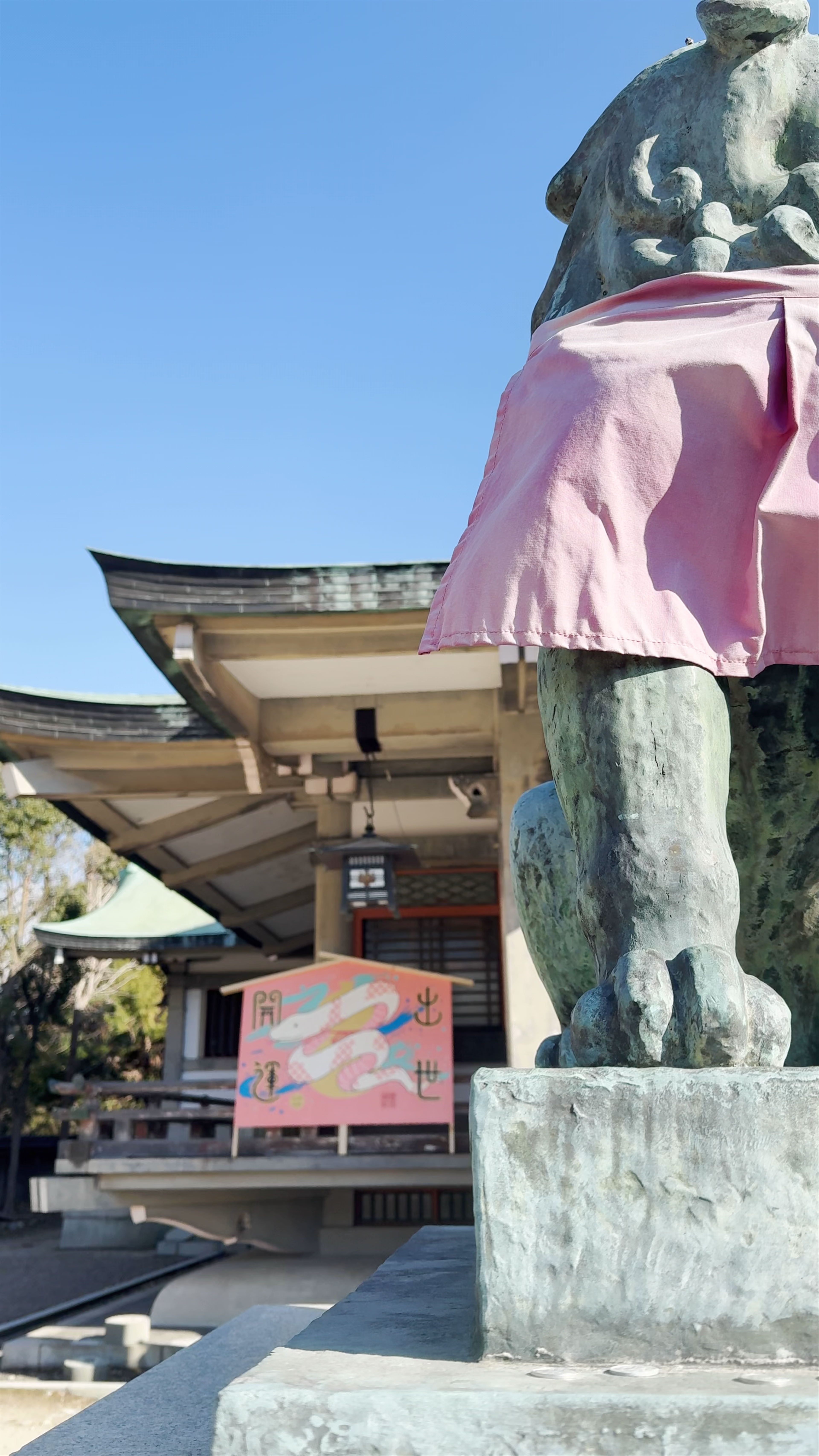Namba Yasaka Jinja: Mystical Shrine in Osaka's Urban Heart