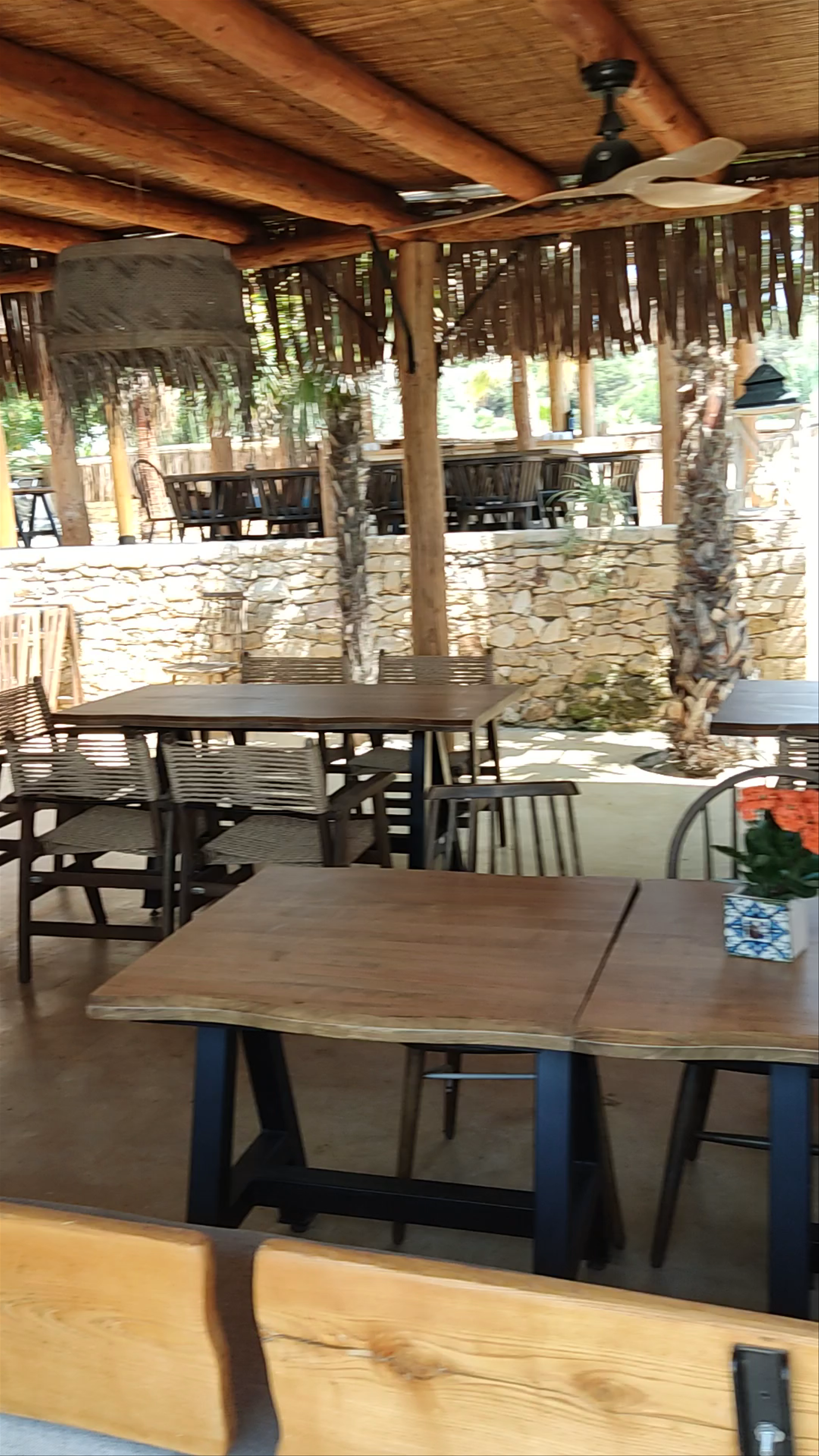 Almyra Βeach Bar & Restaurant