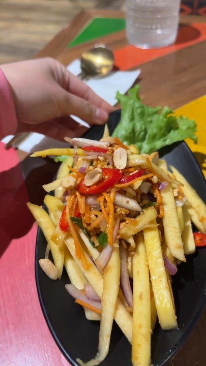 Pii Nong - Mango salad is to die for! that crunch adds to the overall experience too. - Thai Near Me - Toronto, Ontario