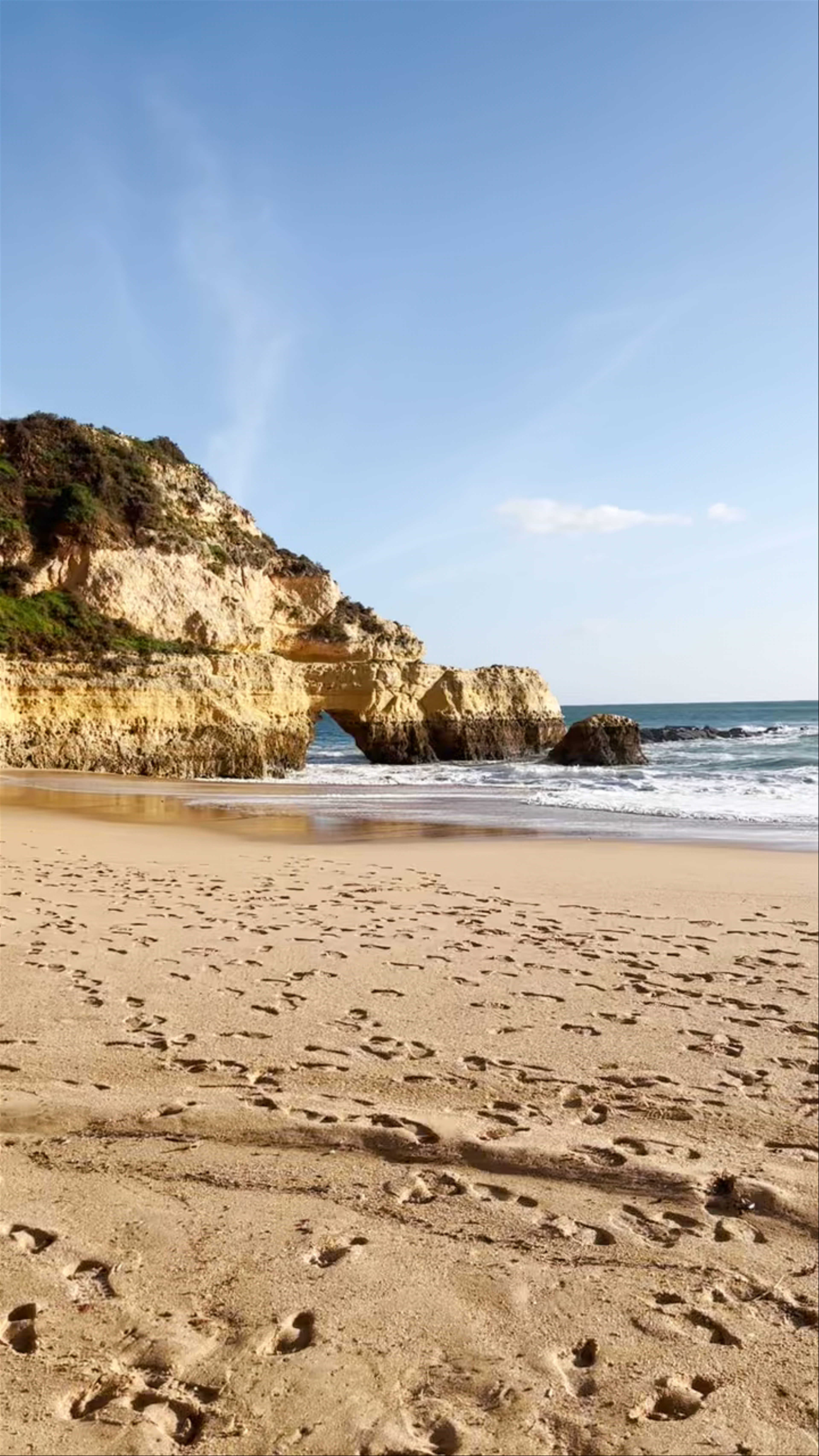 Praia dos Três Irmãos: Serene Coastal Escape in Alvor, Portugal